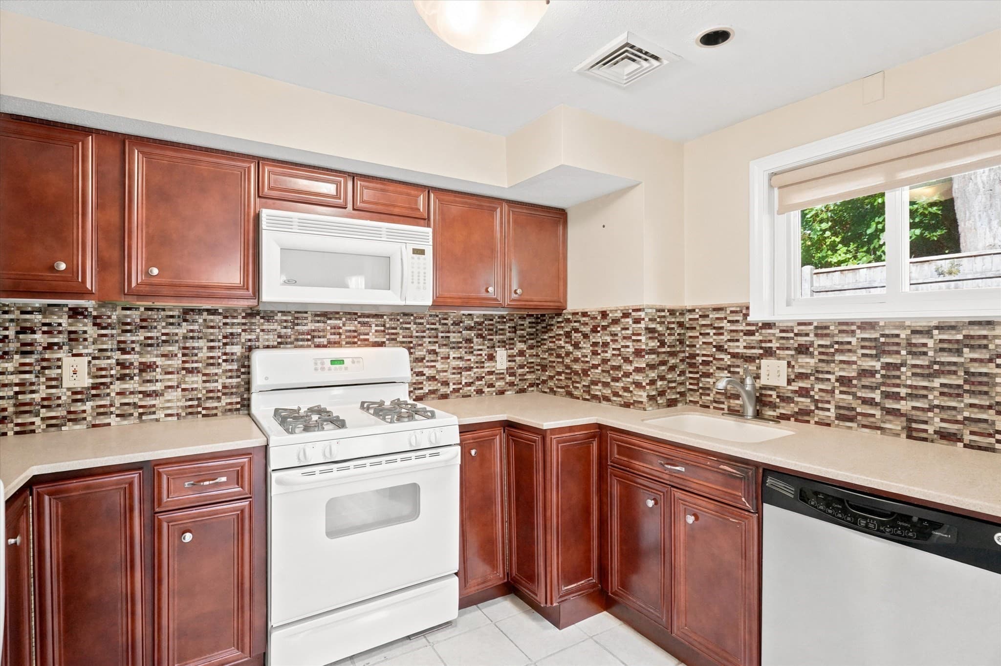 Condominium at 59 Holyoke # 3, Lynn MA 01905, Lynn, photo 9 of 41