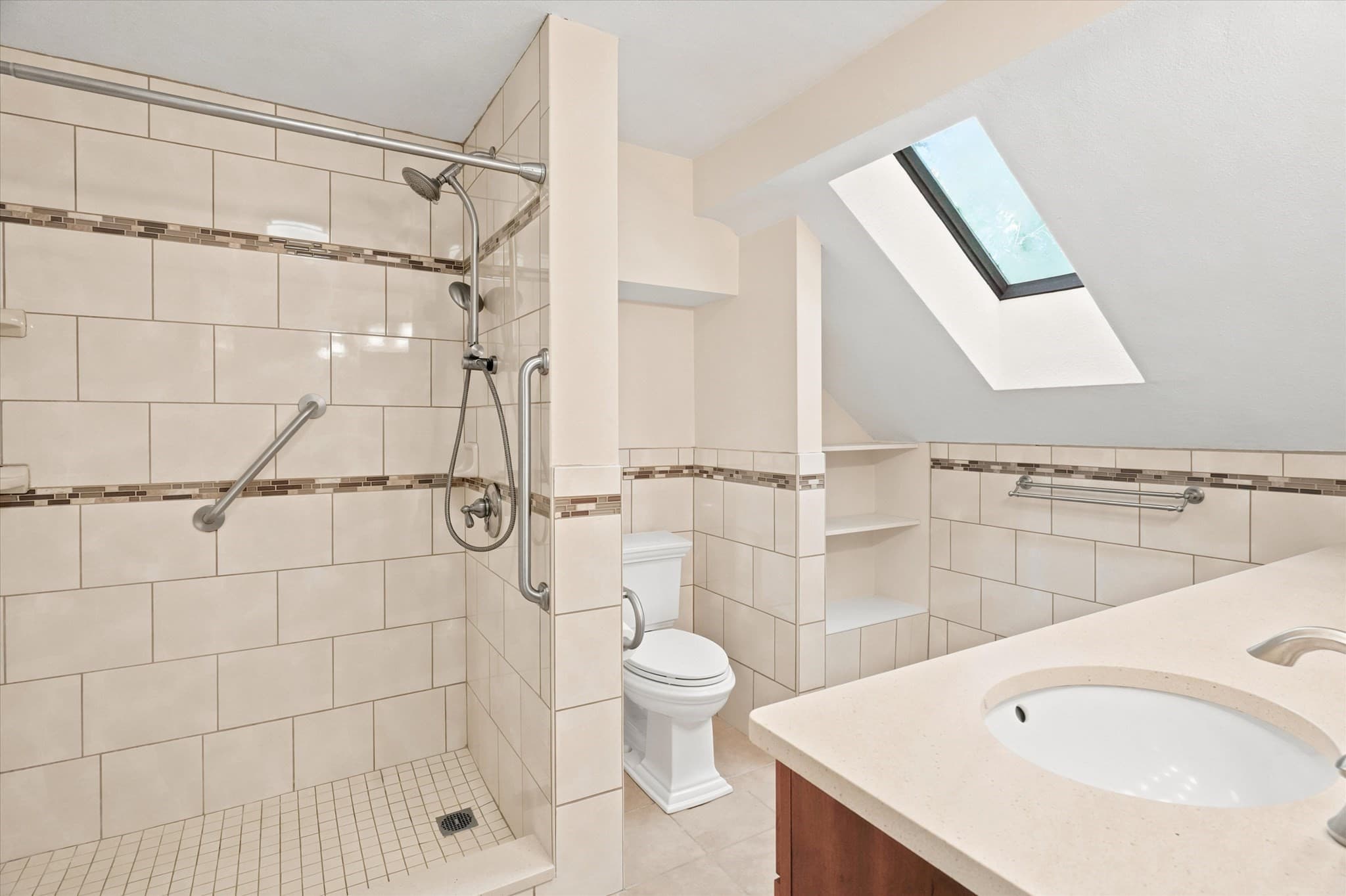 Condominium at 59 Holyoke # 3, Lynn MA 01905, Lynn, photo 34 of 41