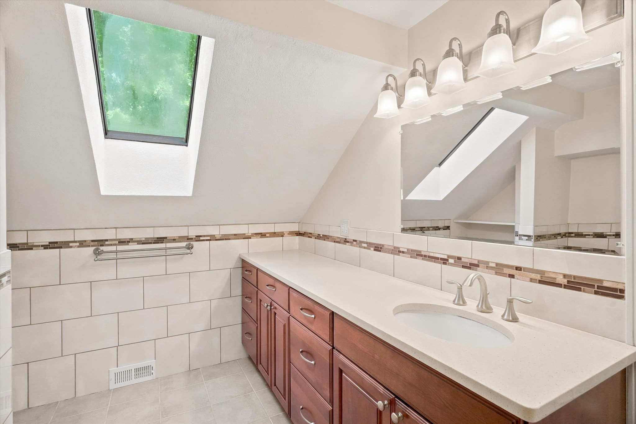 Condominium at 59 Holyoke # 3, Lynn MA 01905, Lynn, photo 33 of 41