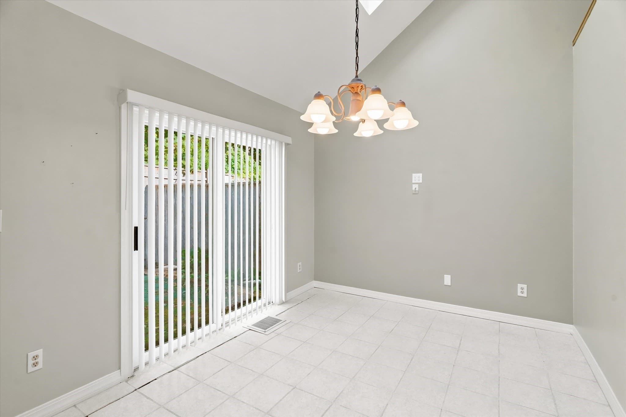 Condominium at 59 Holyoke # 3, Lynn MA 01905, Lynn, photo 25 of 41