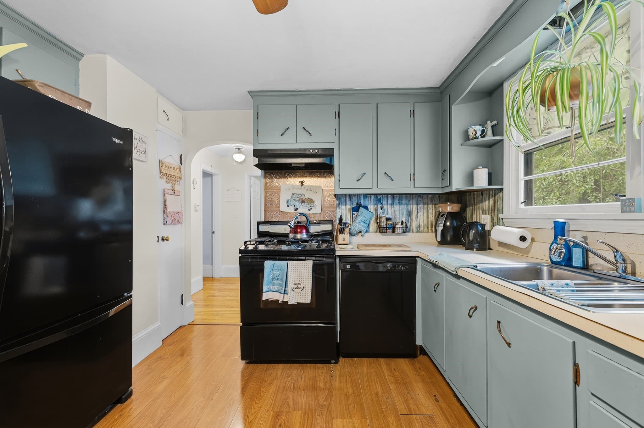 Single Family Residence at 7 Norfolk Ave, Dartmouth MA 02747, Dartmouth, photo 7 of 26