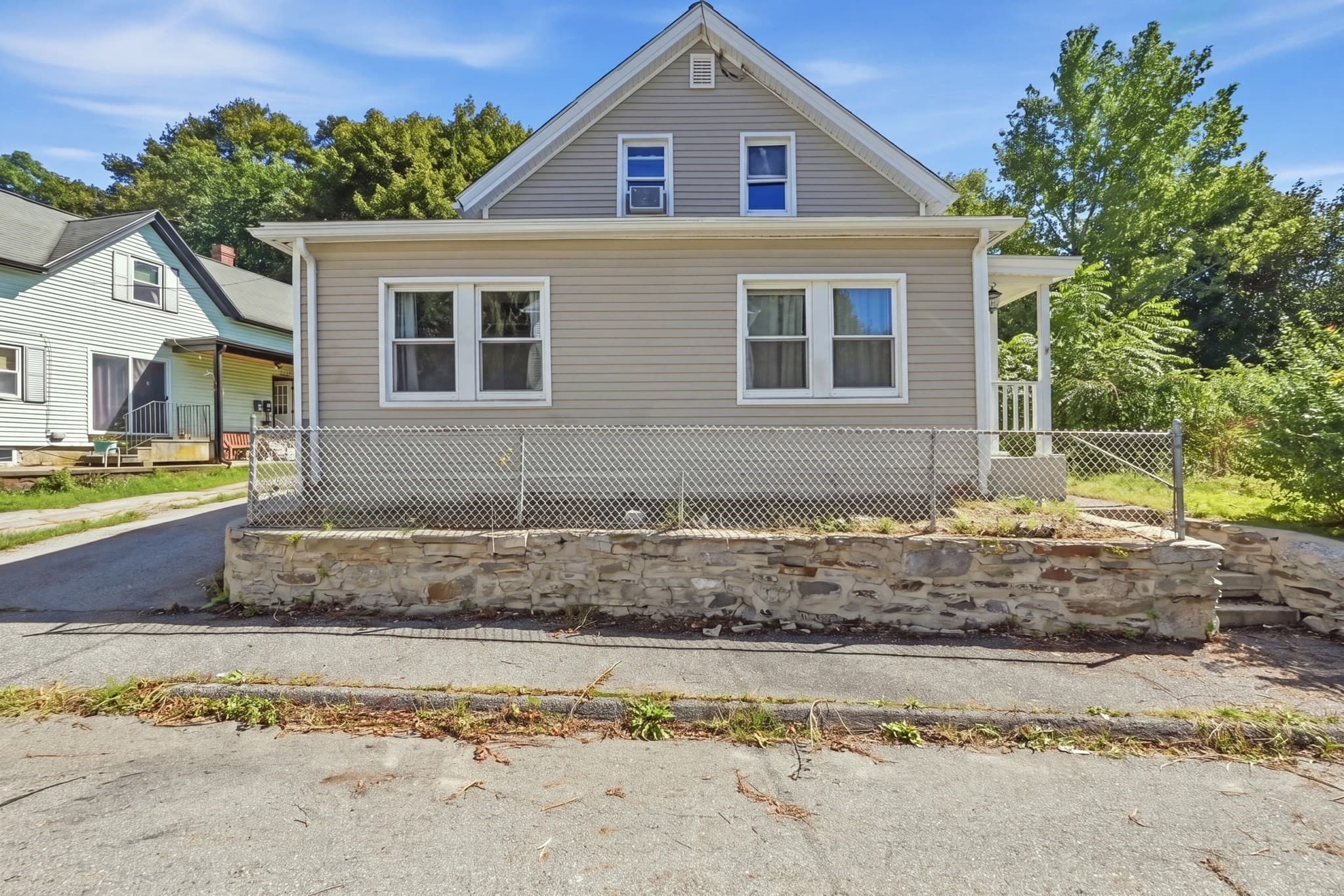 Single Family Residence at 6 Goddard St, Webster MA 01570, Webster, photo 2 of 29