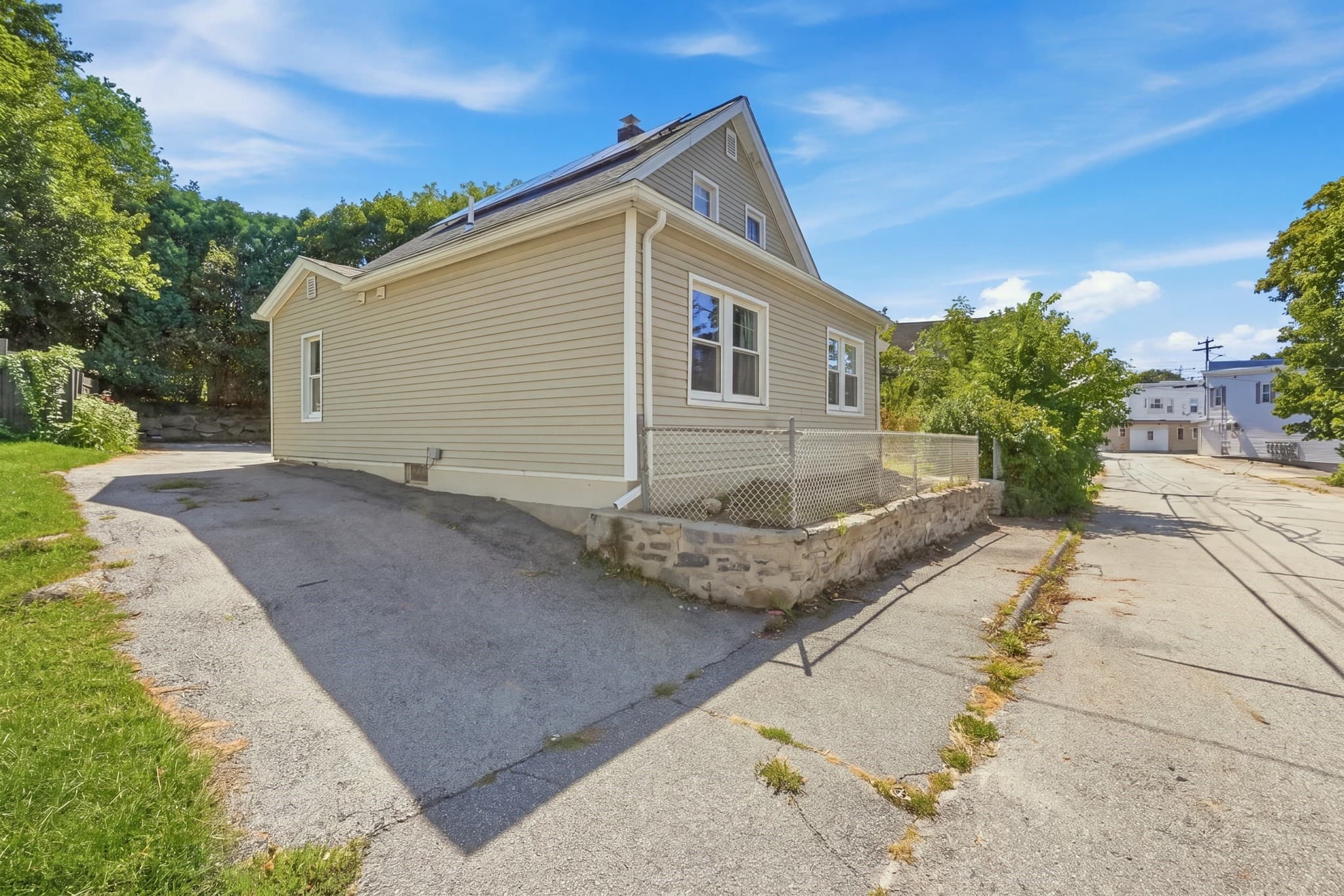 Single Family Residence at 6 Goddard St, Webster MA 01570, Webster, photo 3 of 29