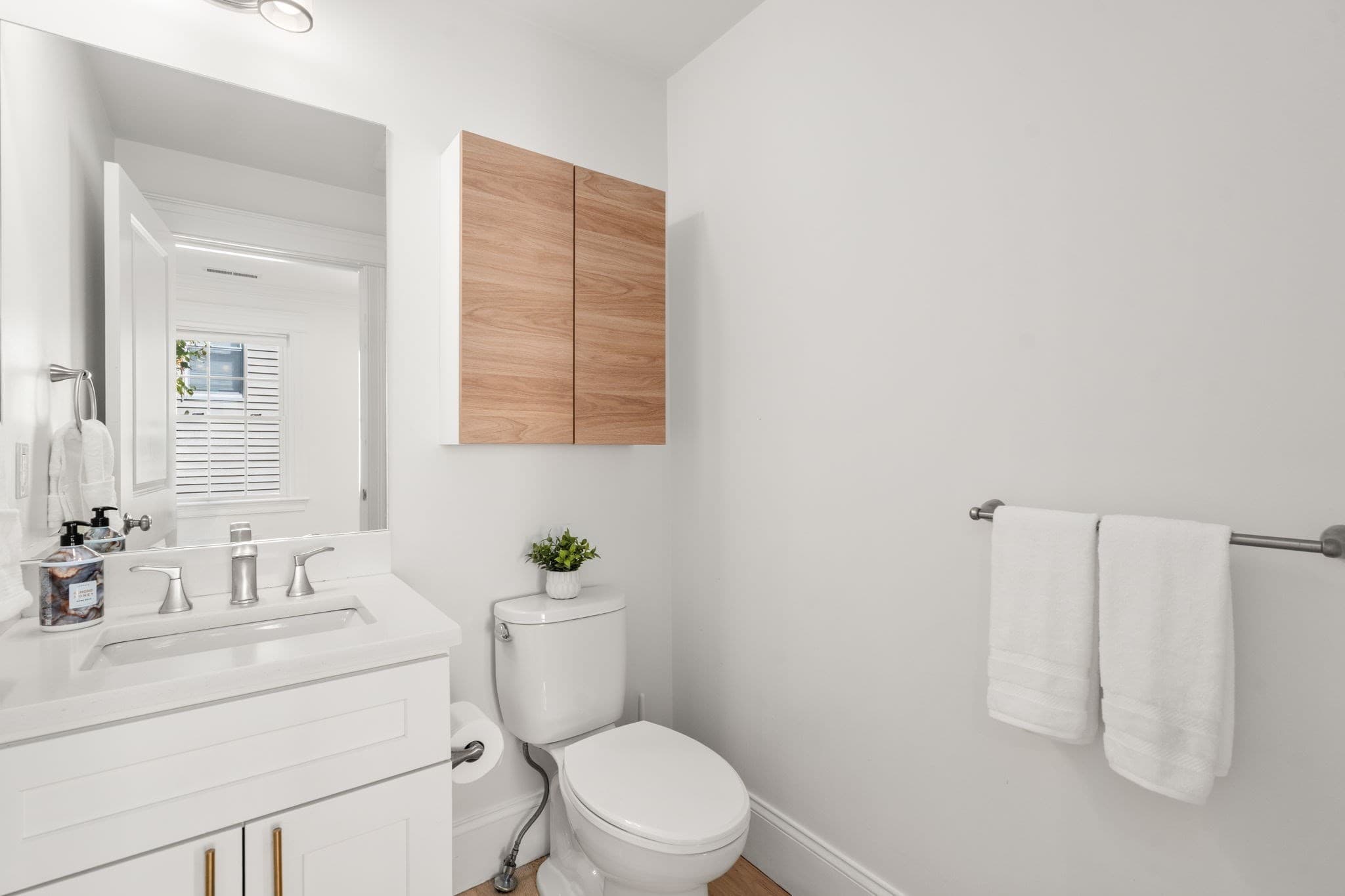 Condominium at 156 Ash Street # 2, Waltham MA 02453, Waltham, photo 13 of 35