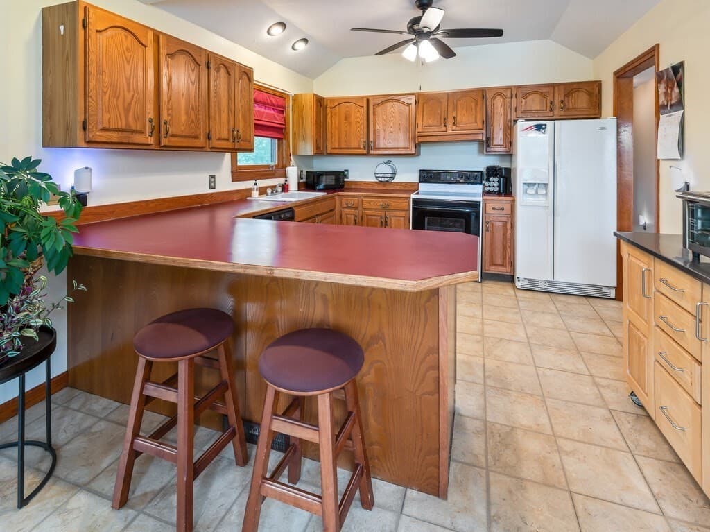 Single Family Residence at 51 Old North Woodstock Rd, Southbridge MA 01550, Southbridge, photo 9 of 23