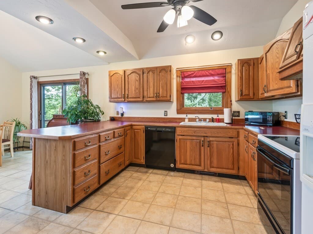 Single Family Residence at 51 Old North Woodstock Rd, Southbridge MA 01550, Southbridge, photo 10 of 23