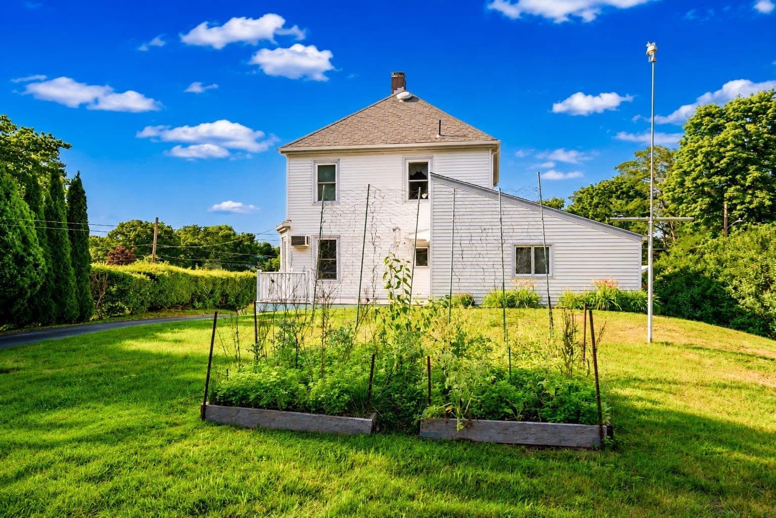 4 Longfellow St, Beverly MA 01915