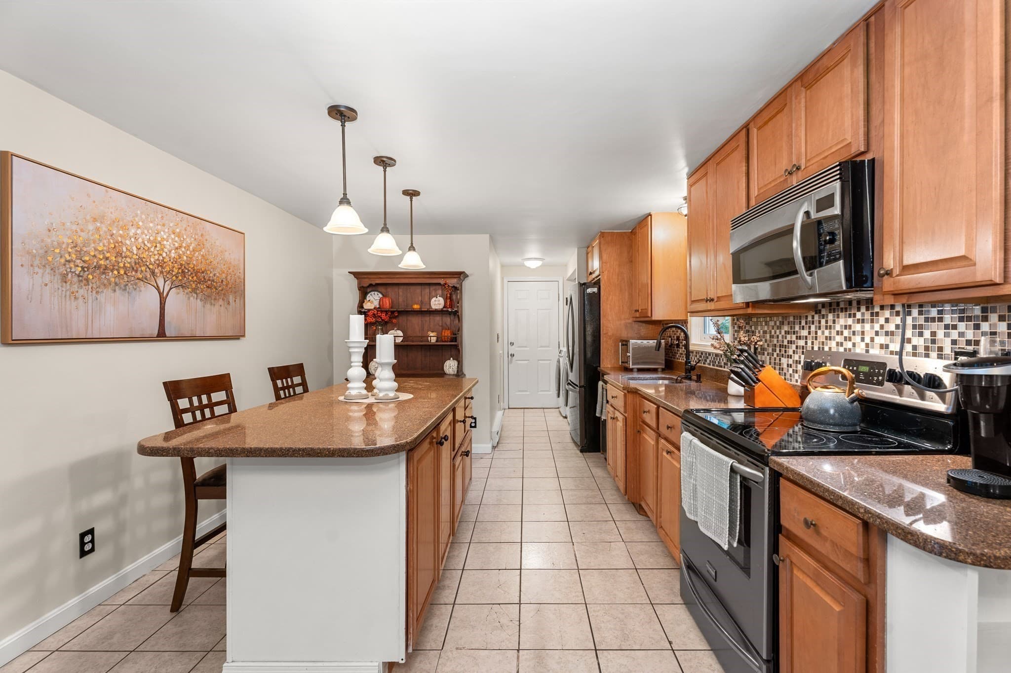 Single Family Residence at 41 Woodland Rd, Uxbridge MA 01569, Uxbridge, photo 5 of 31