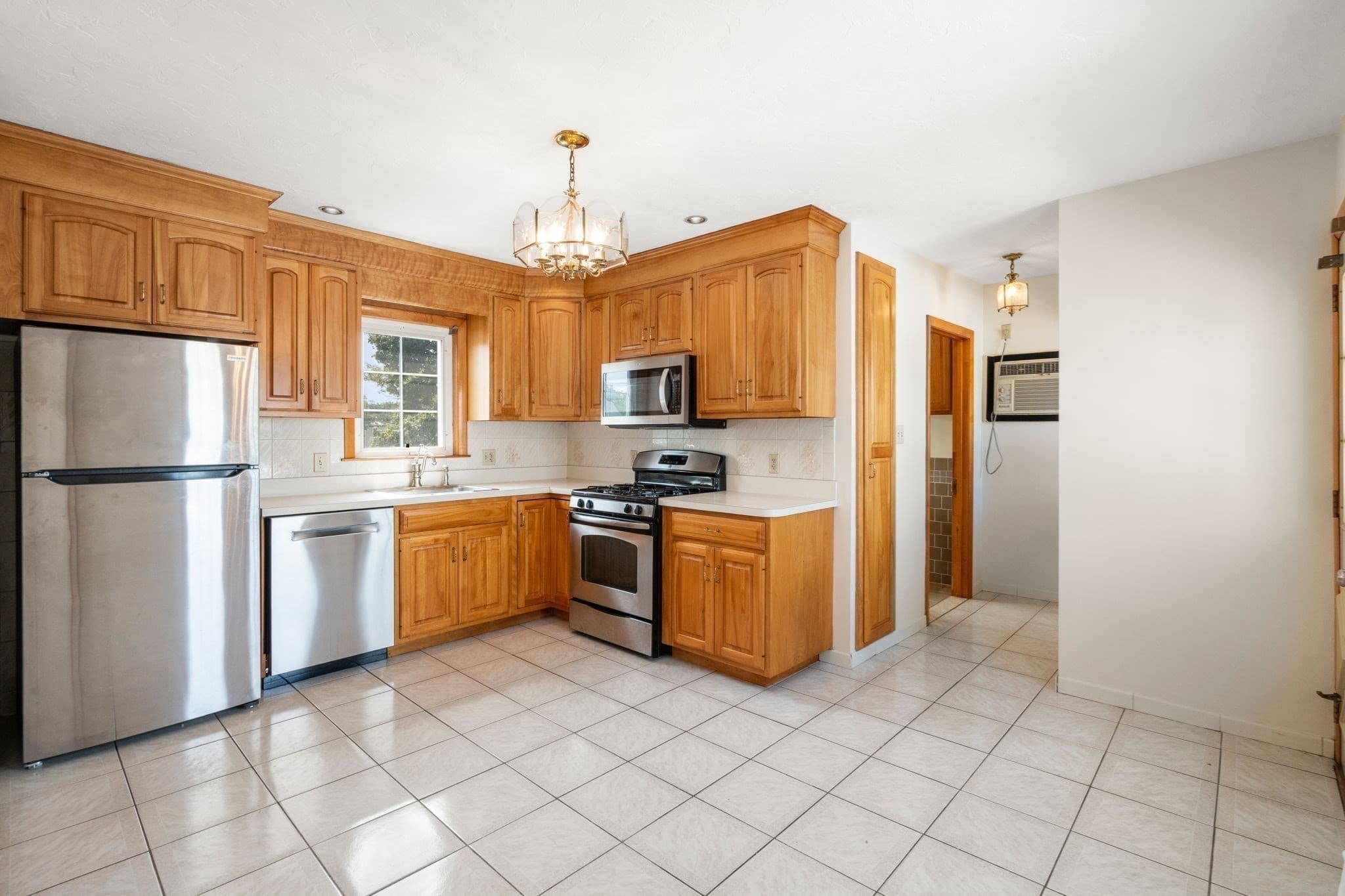 Multi Family at 19 Penn St, Quincy MA 02169, Quincy, photo 5 of 36