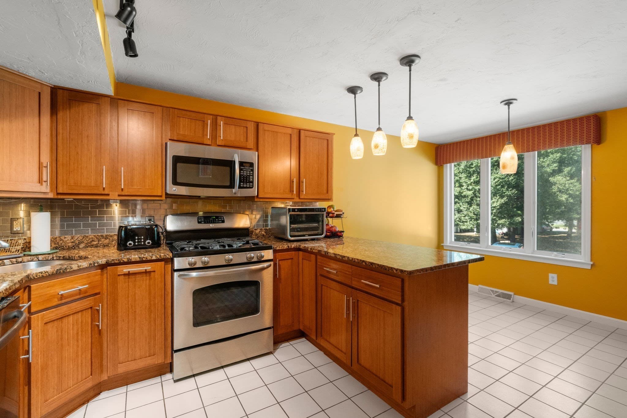 Condominium at 304 Erin Rd # 304, Stoughton MA 02072, Stoughton, photo 10 of 37