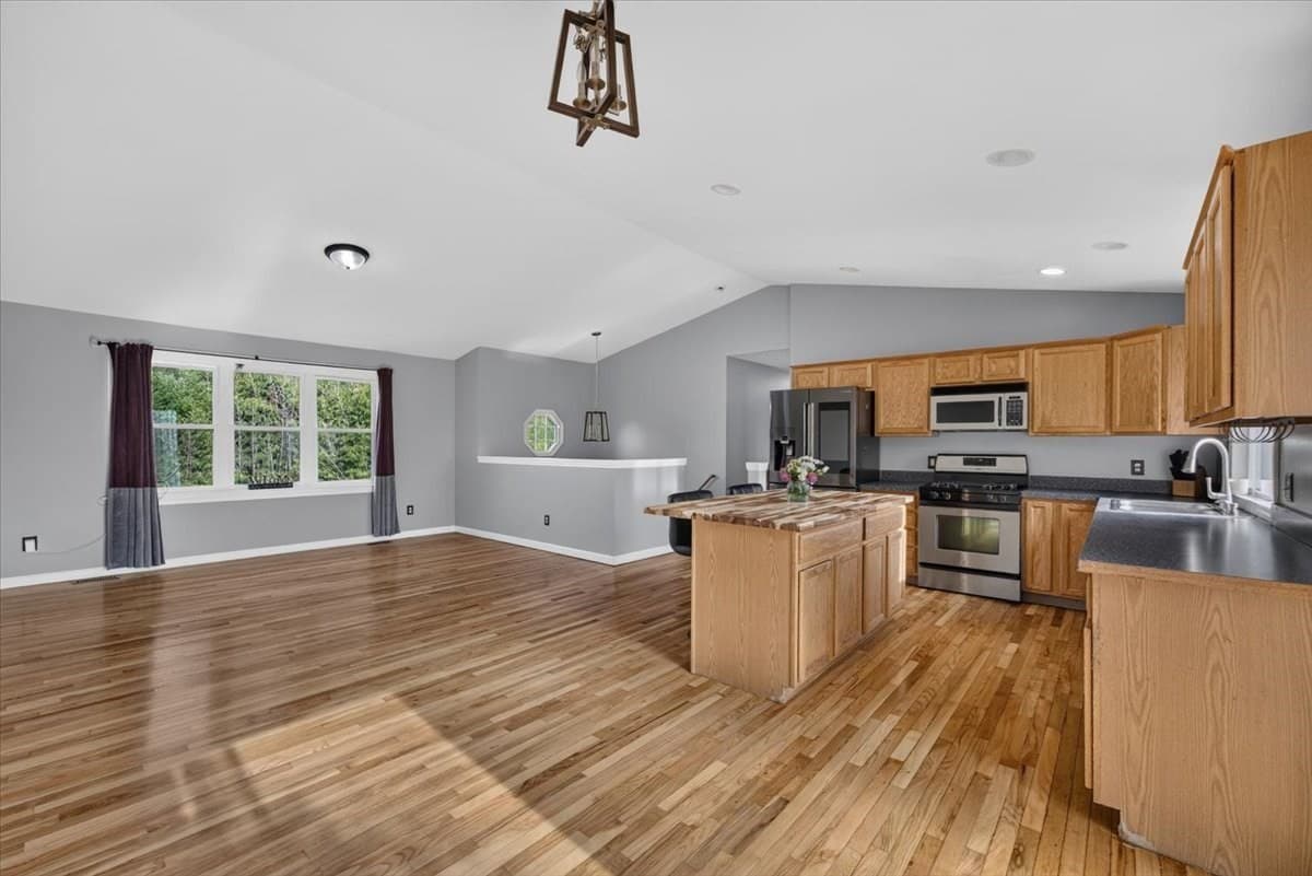 Single Family Residence at 49 Shirley St, New Bedford MA 02746, New Bedford, photo 3 of 42