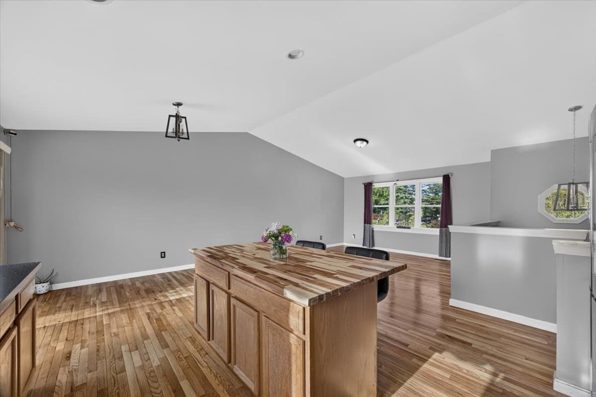 Single Family Residence at 49 Shirley St, New Bedford MA 02746, New Bedford, photo 5 of 42