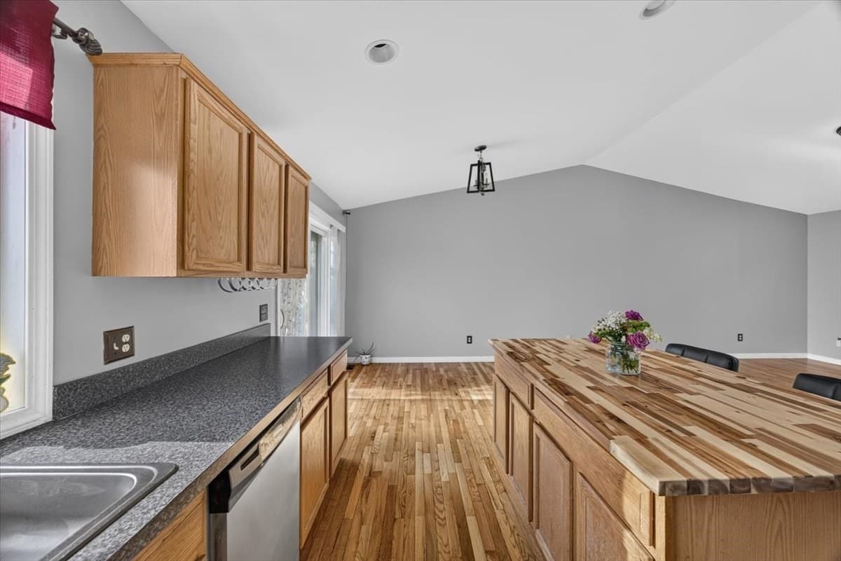 Single Family Residence at 49 Shirley St, New Bedford MA 02746, New Bedford, photo 9 of 42