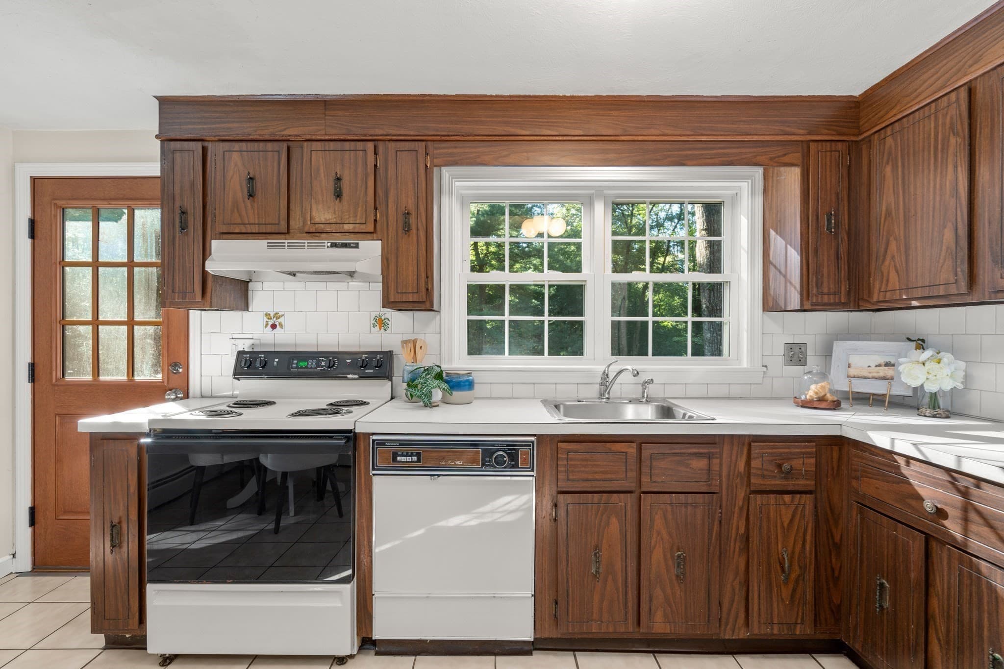 Single Family Residence at 7 Tara Road, Southborough MA 01772, Southborough, photo 12 of 42