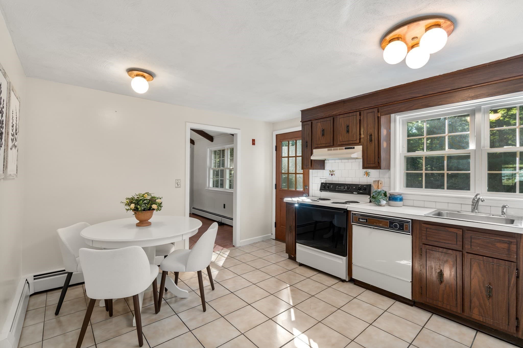 Single Family Residence at 7 Tara Road, Southborough MA 01772, Southborough, photo 11 of 42