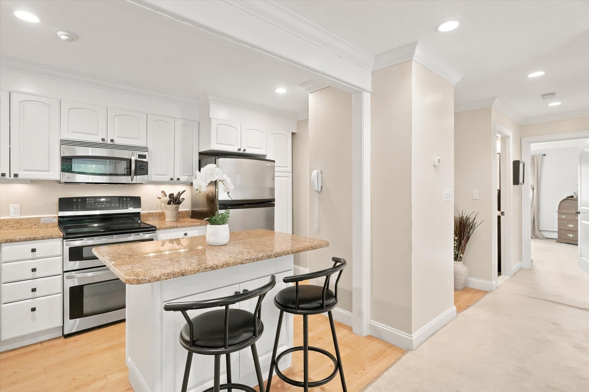 Condominium at 500 Northshore Rd # 11A, Peabody MA 01960, Peabody, photo 8 of 33