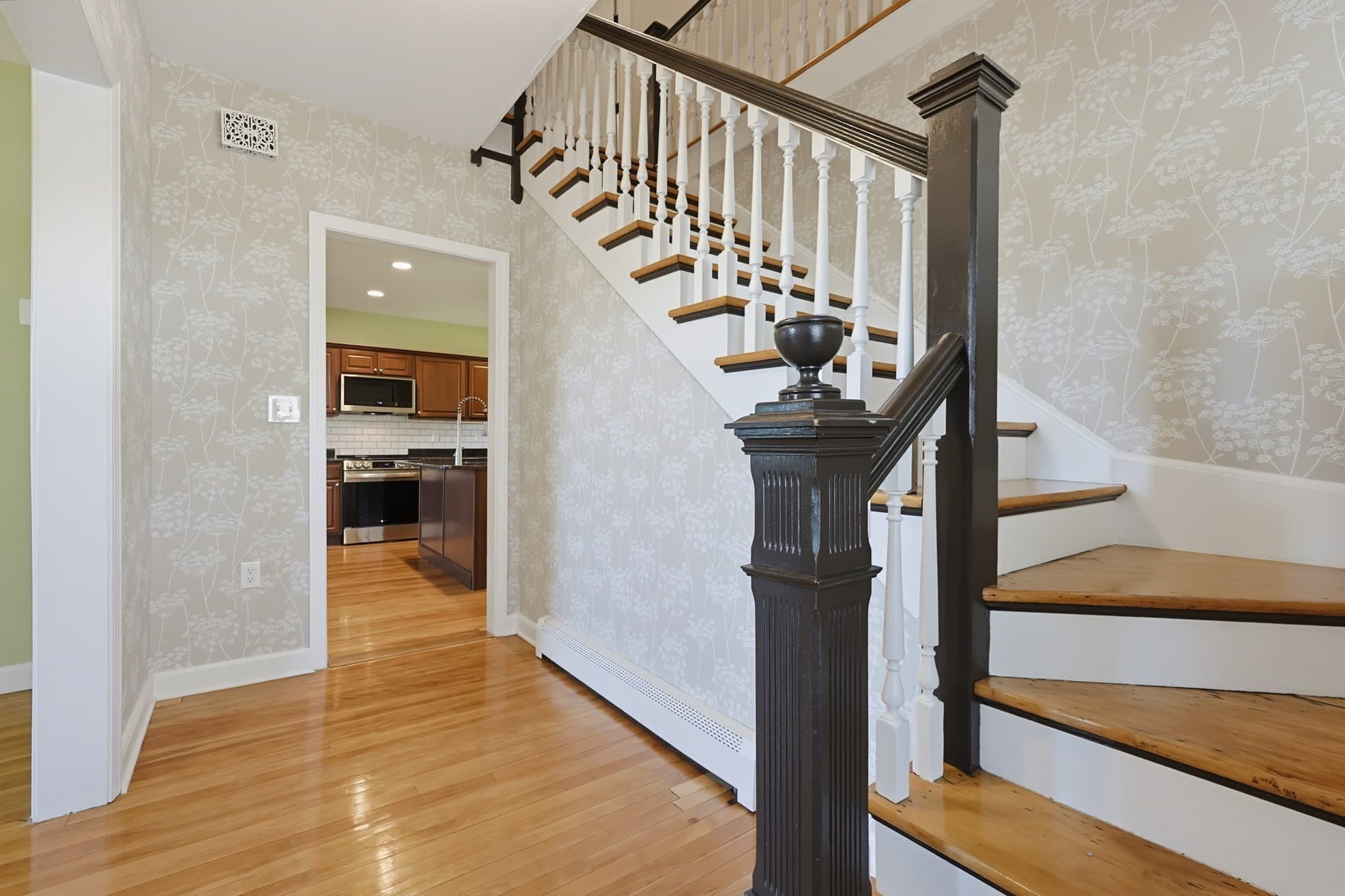 Single Family Residence at 23 Tallawanda Dr., Worcester MA 01603, Worcester, photo 5 of 27