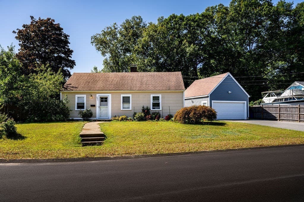 Single Family Residence at 201 Stoughton St, Stoughton MA 02072, Stoughton, photo 2 of 19