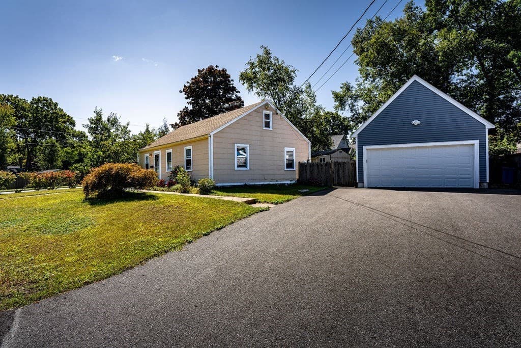 Single Family Residence at 201 Stoughton St, Stoughton MA 02072, Stoughton, photo 6 of 19