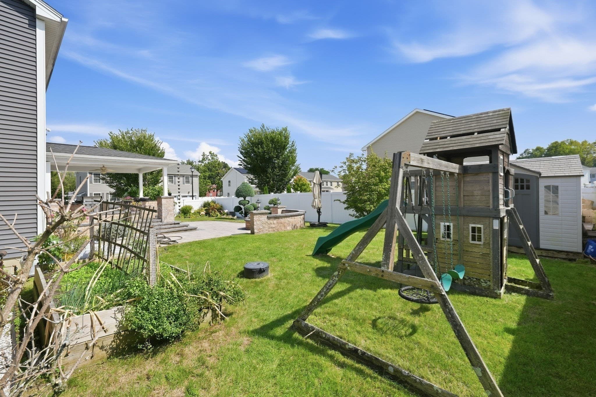Single Family Residence at 37 Wells St, Springfield MA 01104, Springfield, photo 9 of 39