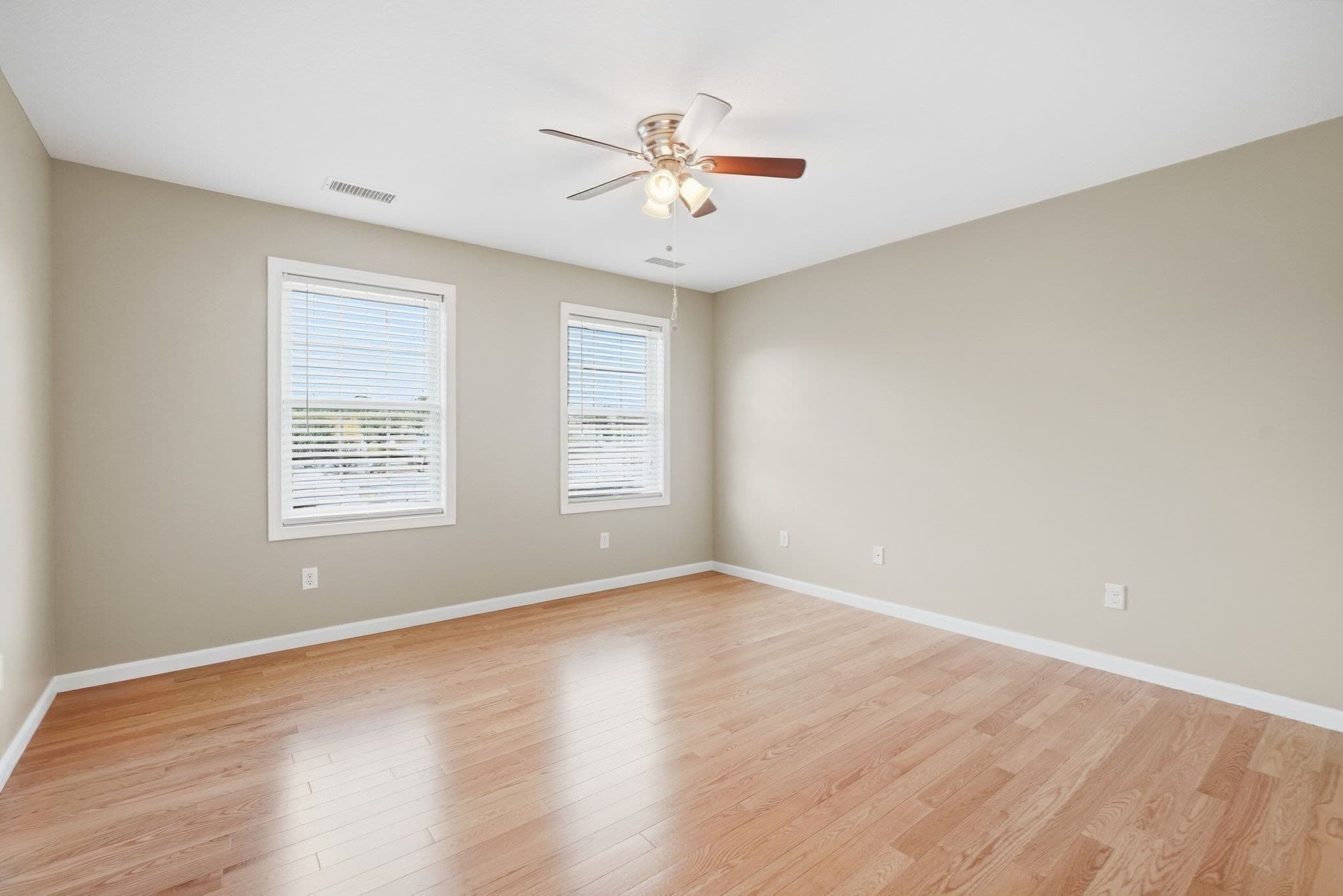 Single Family Residence at 37 Wells St, Springfield MA 01104, Springfield, photo 24 of 39