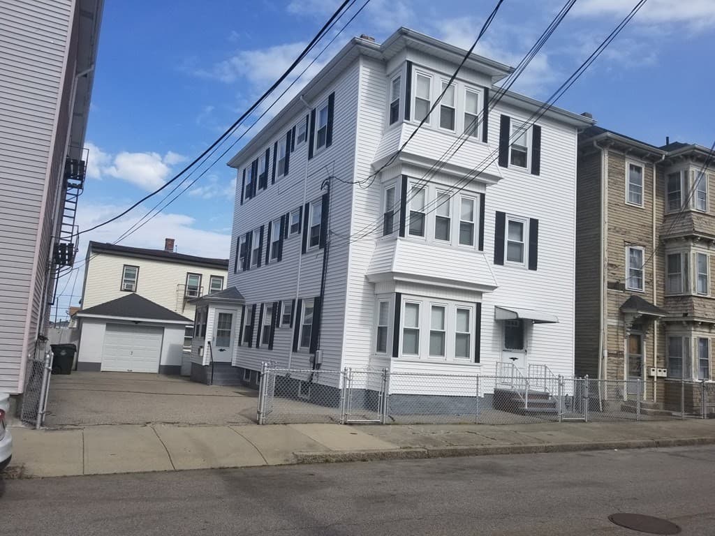 117 Thomas St, Fall River MA 02723