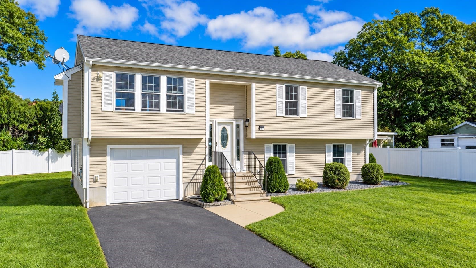 Single Family Residence at 7 Vincent St., Dartmouth MA 02747, Dartmouth, photo 2 of 29
