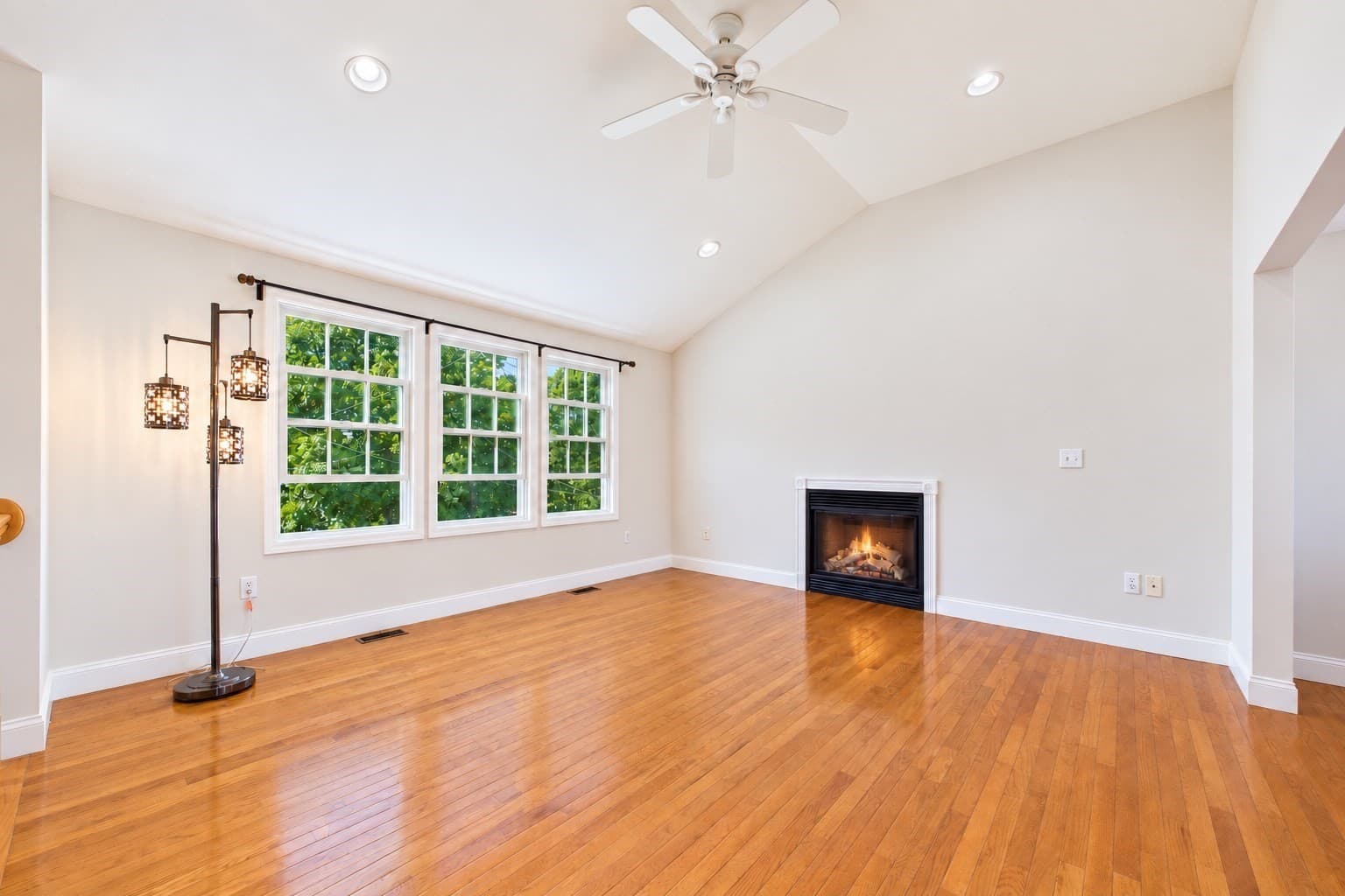 Single Family Residence at 7 Vincent St., Dartmouth MA 02747, Dartmouth, photo 4 of 29