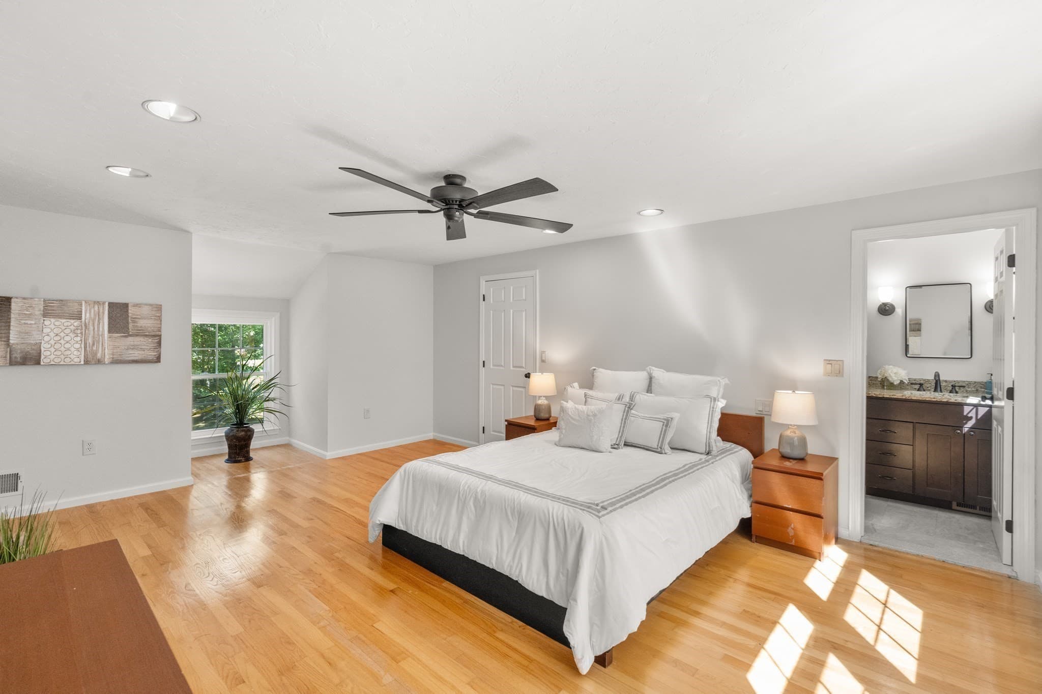 Single Family Residence at 942 Salem End Road, Framingham MA 01702, Framingham, photo 13 of 30