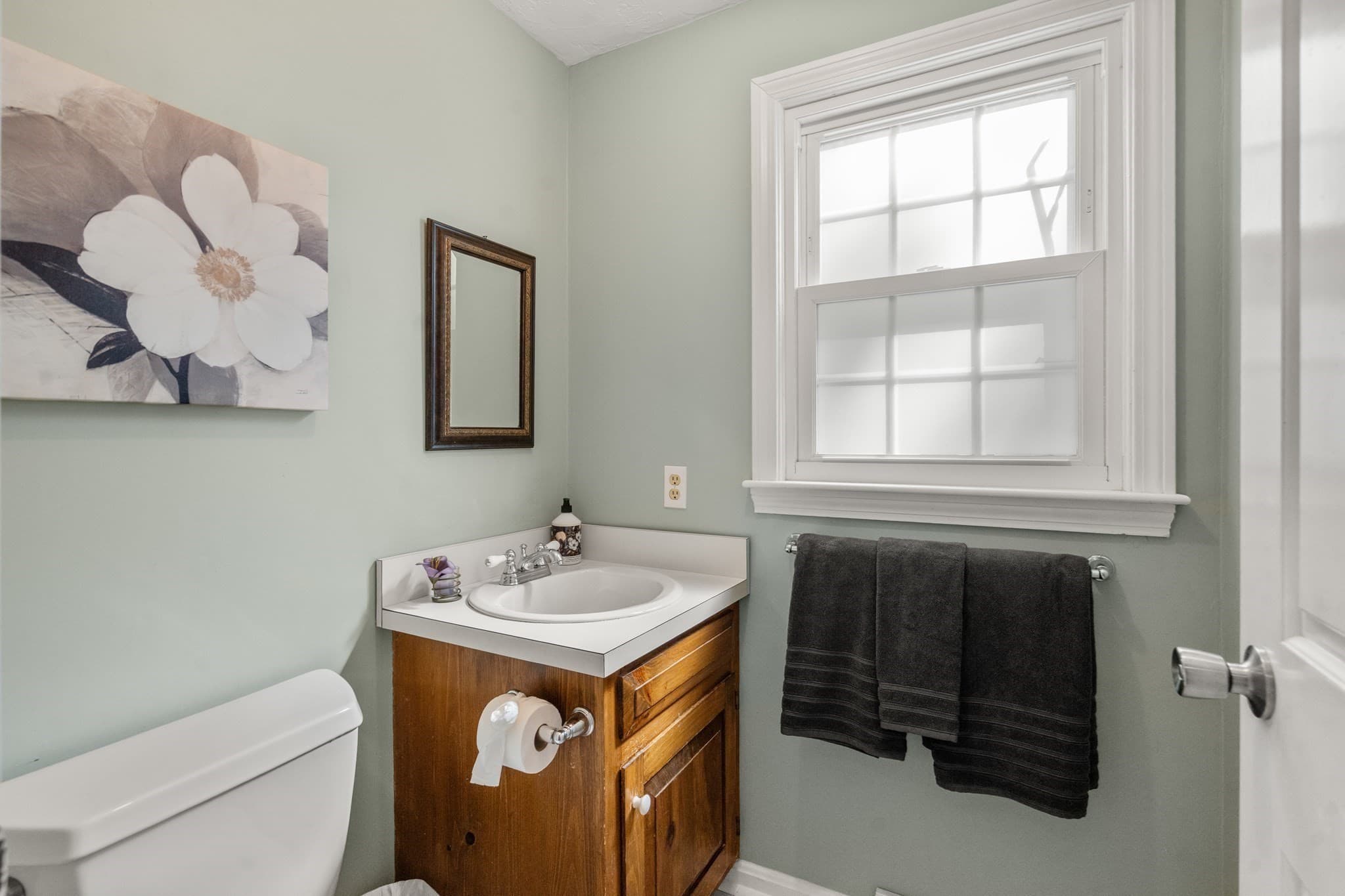 Single Family Residence at 942 Salem End Road, Framingham MA 01702, Framingham, photo 9 of 30