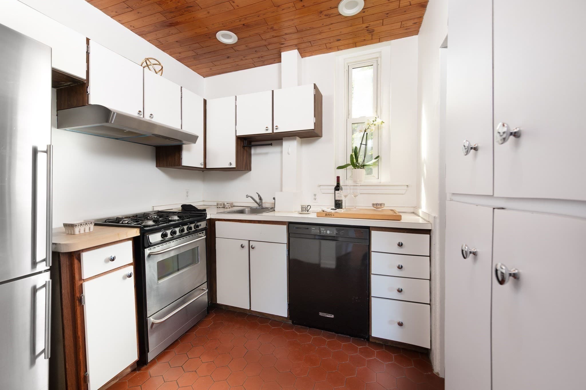 Condominium at 112 Pinckney St # 46, Boston MA 02114, photo 7 of 30