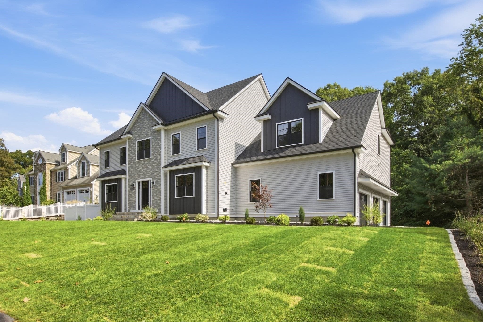 Single Family Residence at 11 Lexington St, Burlington MA 01803, Burlington, photo 5 of 42