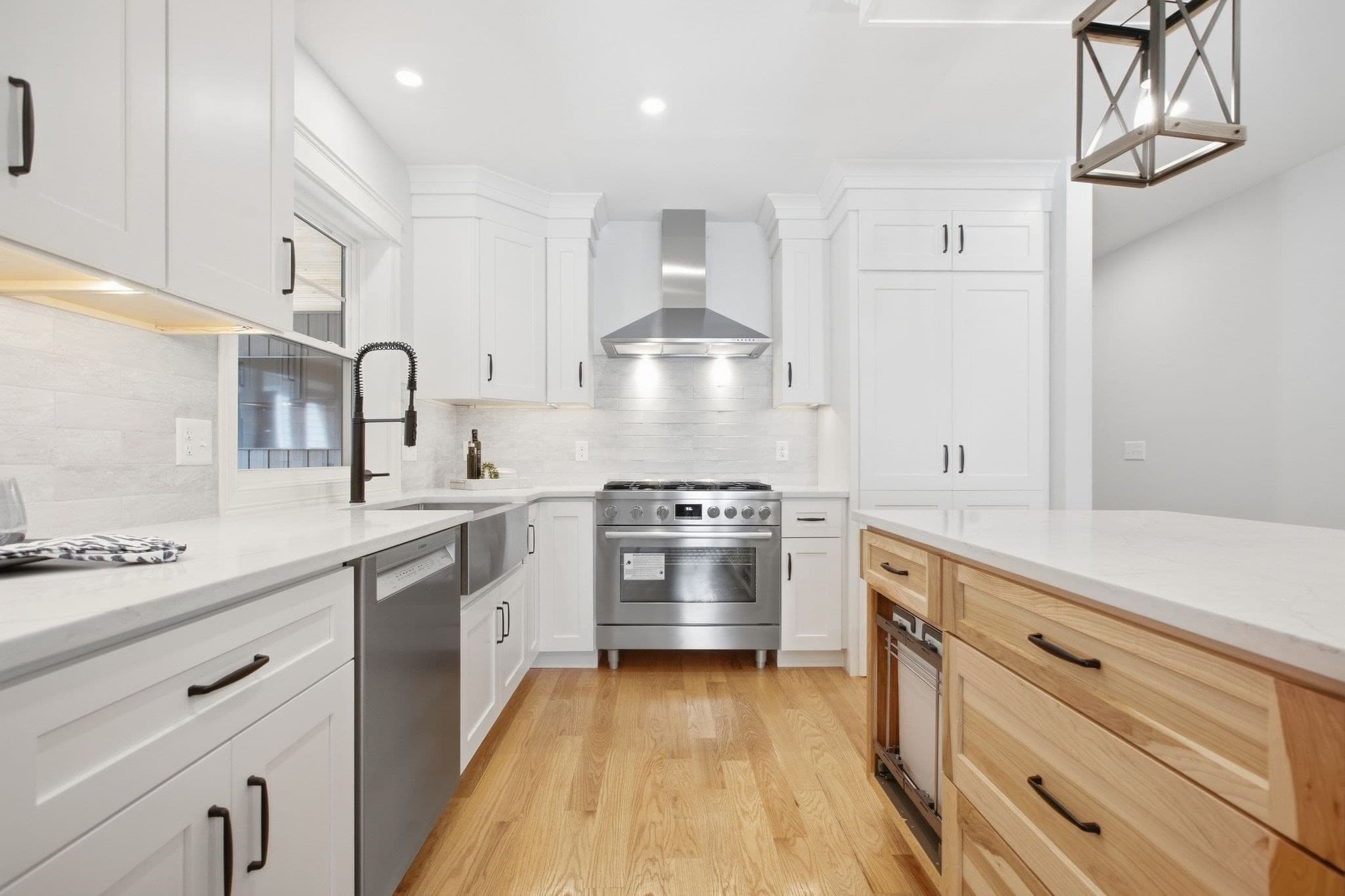 Single Family Residence at 11 Lexington St, Burlington MA 01803, Burlington, photo 9 of 42