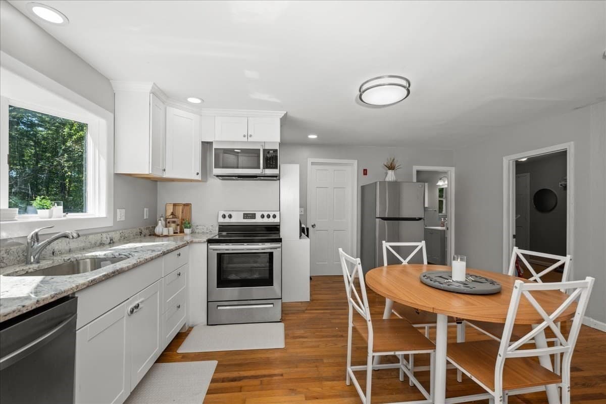 Single Family Residence at 65 Carter Rd, Worcester MA 01609, Worcester, photo 6 of 36