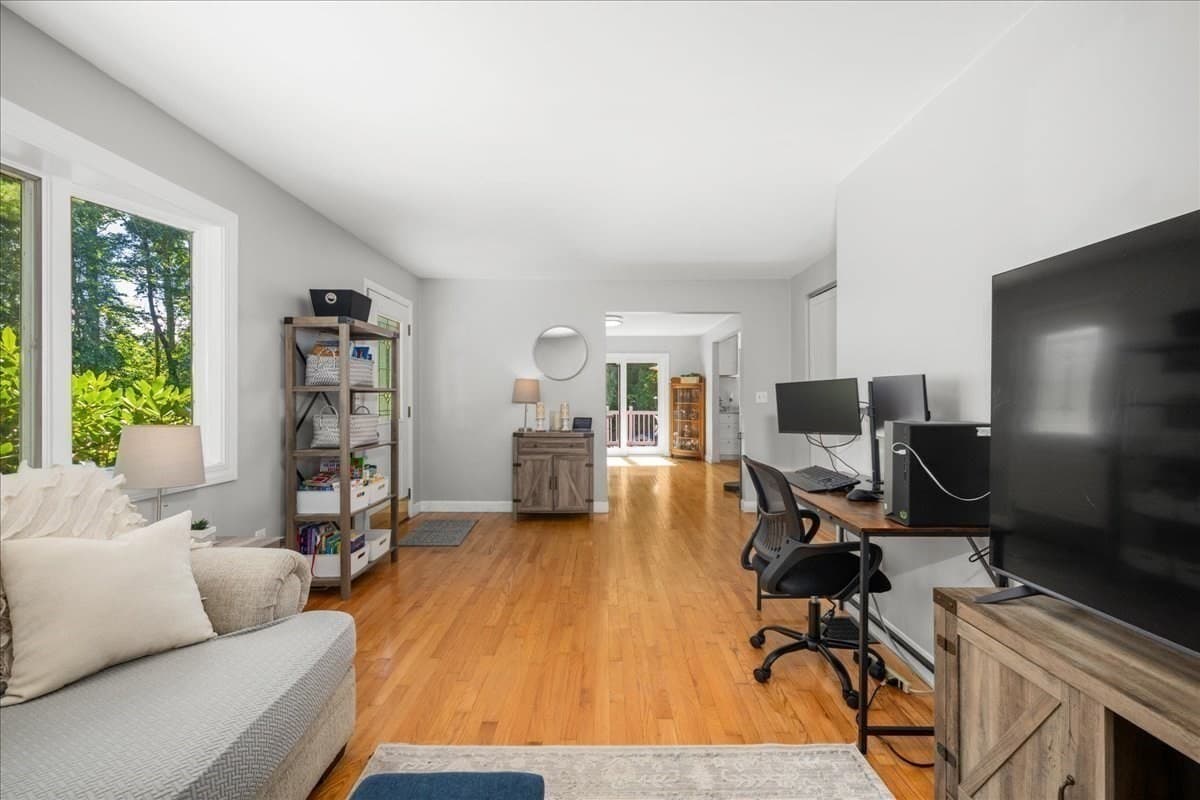 Single Family Residence at 65 Carter Rd, Worcester MA 01609, Worcester, photo 11 of 36