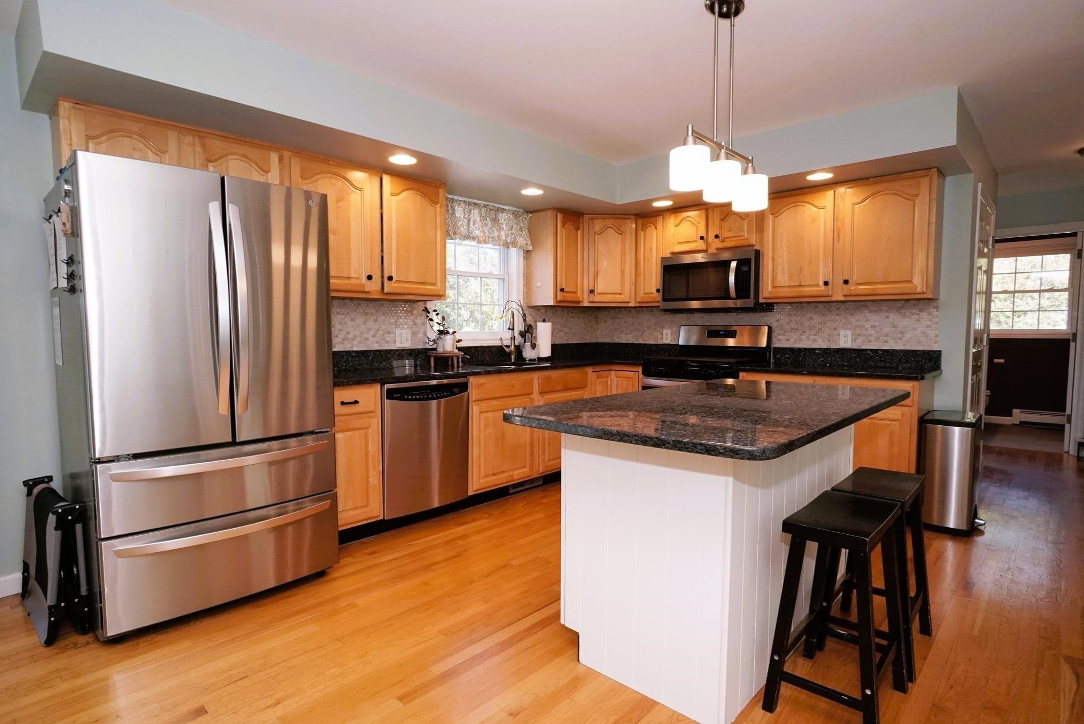 Single Family Residence at 5 Overlook Circle, Haverhill MA 01835, Haverhill, photo 13 of 42