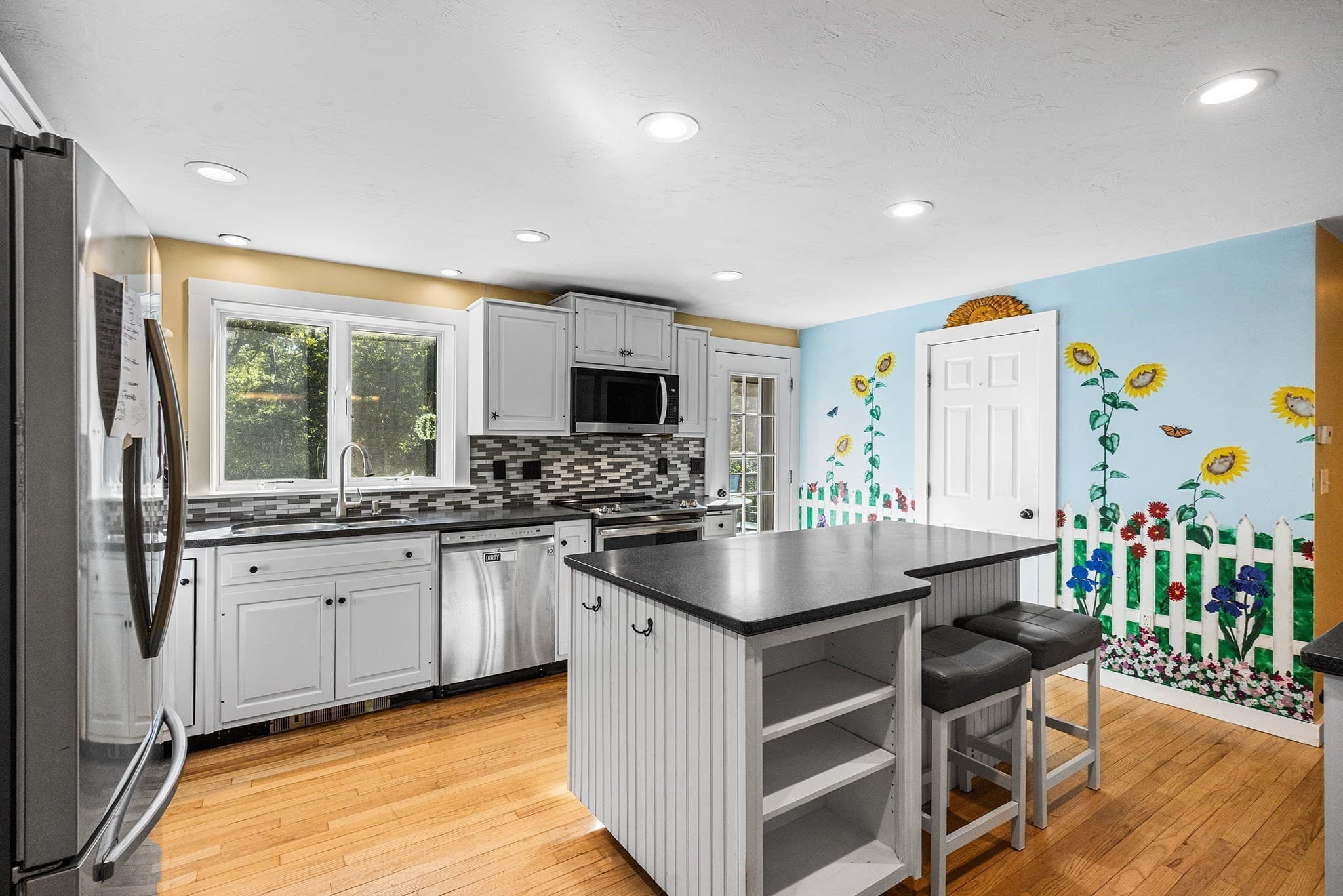 Single Family Residence at 559 Old Jail Ln, Barnstable MA 02630, Barnstable, photo 7 of 41