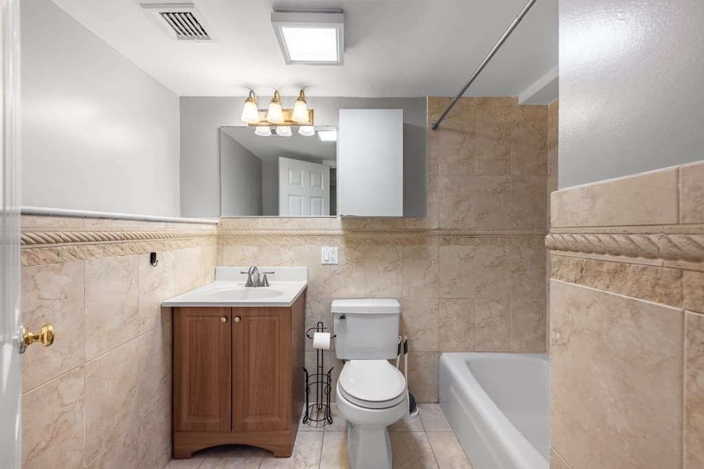 Condominium at 11 Wiget Street # 1, Boston MA 02113, Boston, photo 12 of 18