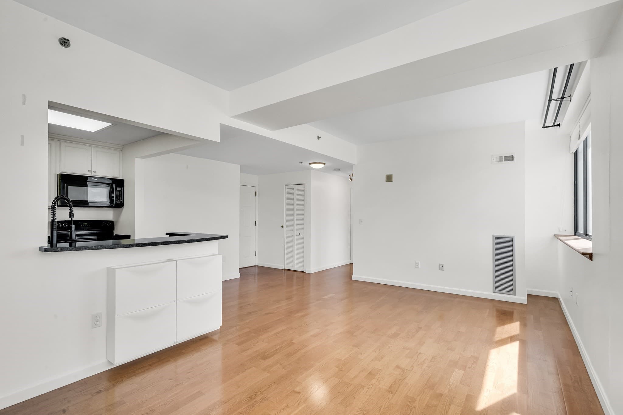 Condominium at 169 Monsignor Obrien Hwy # 309, Cambridge MA 02141, Cambridge, photo 8 of 39