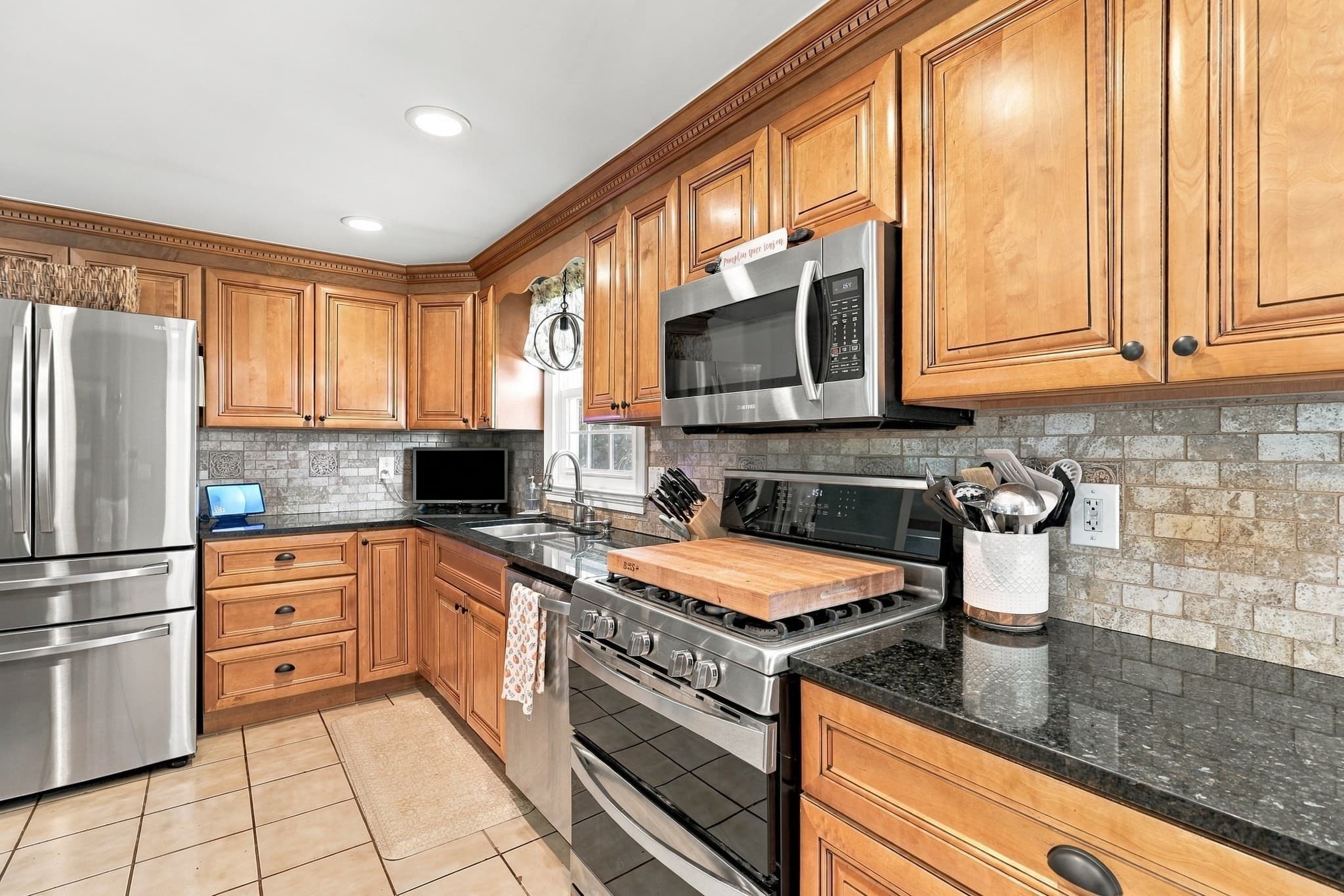 Single Family Residence at 117 Hunt Road, Chelmsford MA 01824, Chelmsford, photo 5 of 37