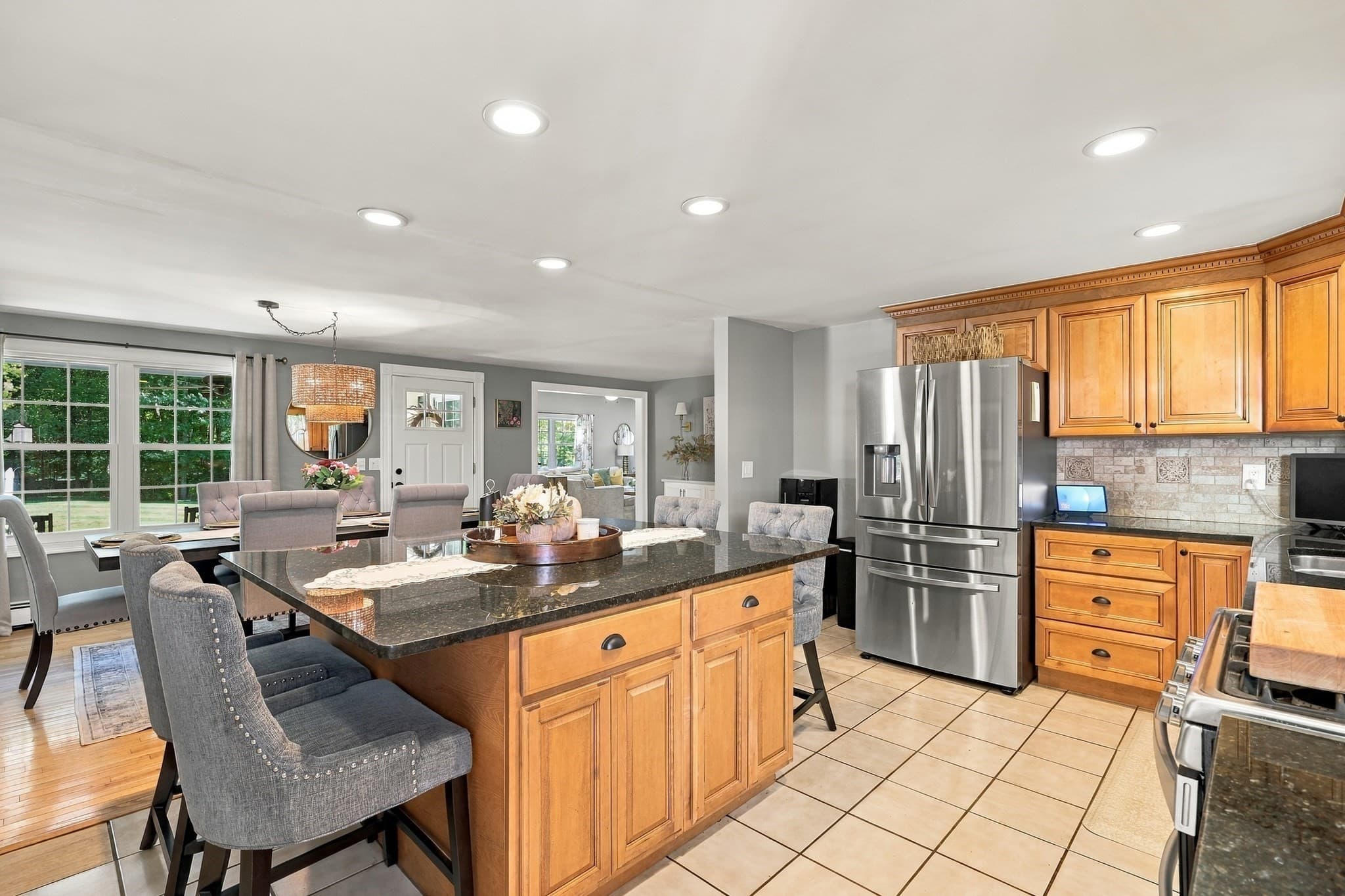 Single Family Residence at 117 Hunt Road, Chelmsford MA 01824, Chelmsford, photo 4 of 37