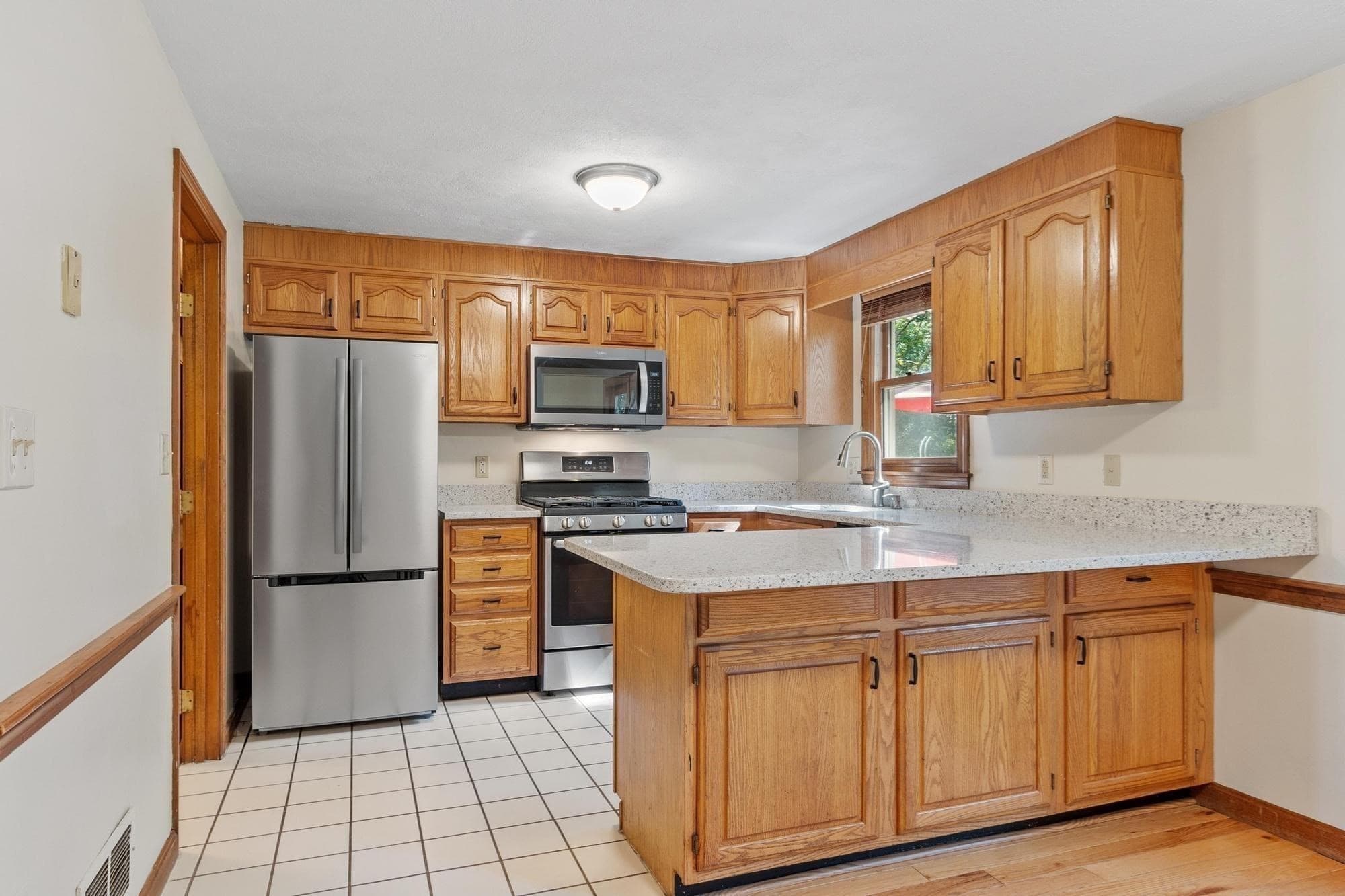 Condominium at 895 Wellman Avenue # 895, Chelmsford MA 01863, Chelmsford, photo 12 of 38
