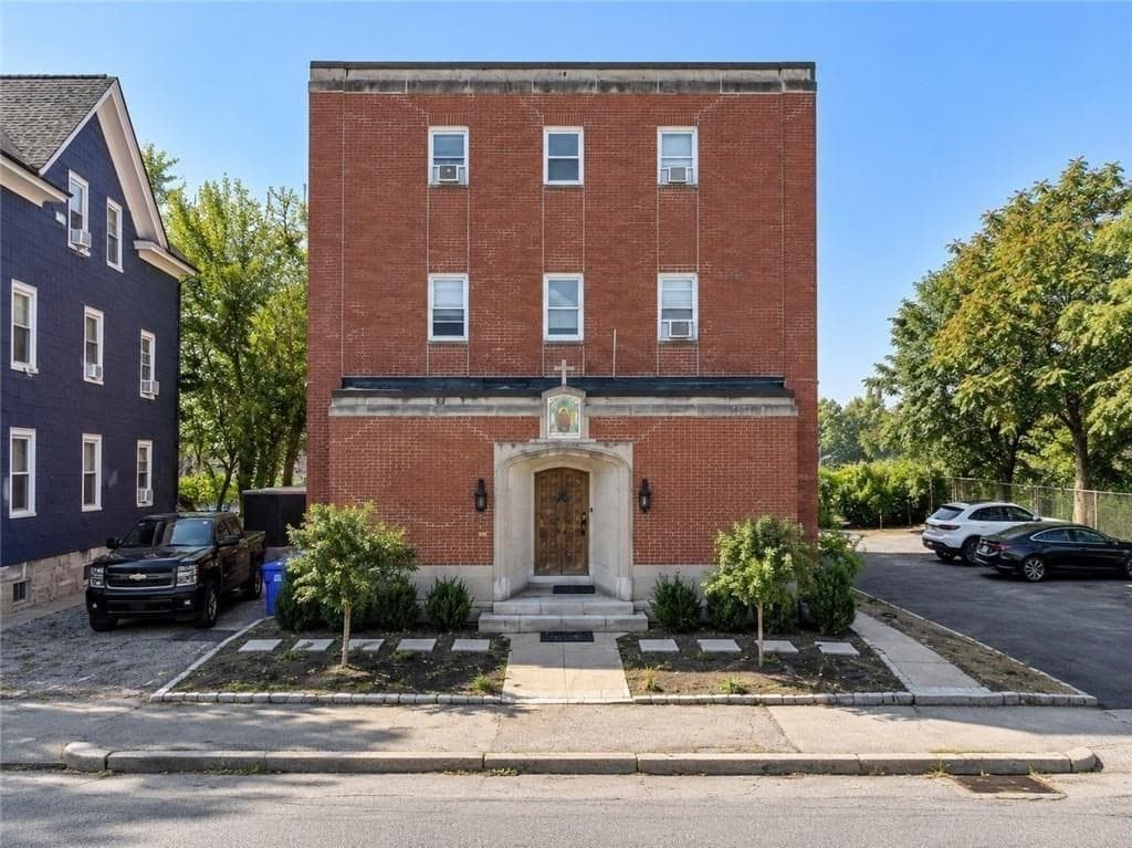 3 Family at 67 Ridge St, Providence RI 02909, Providence, photo 2 of 29