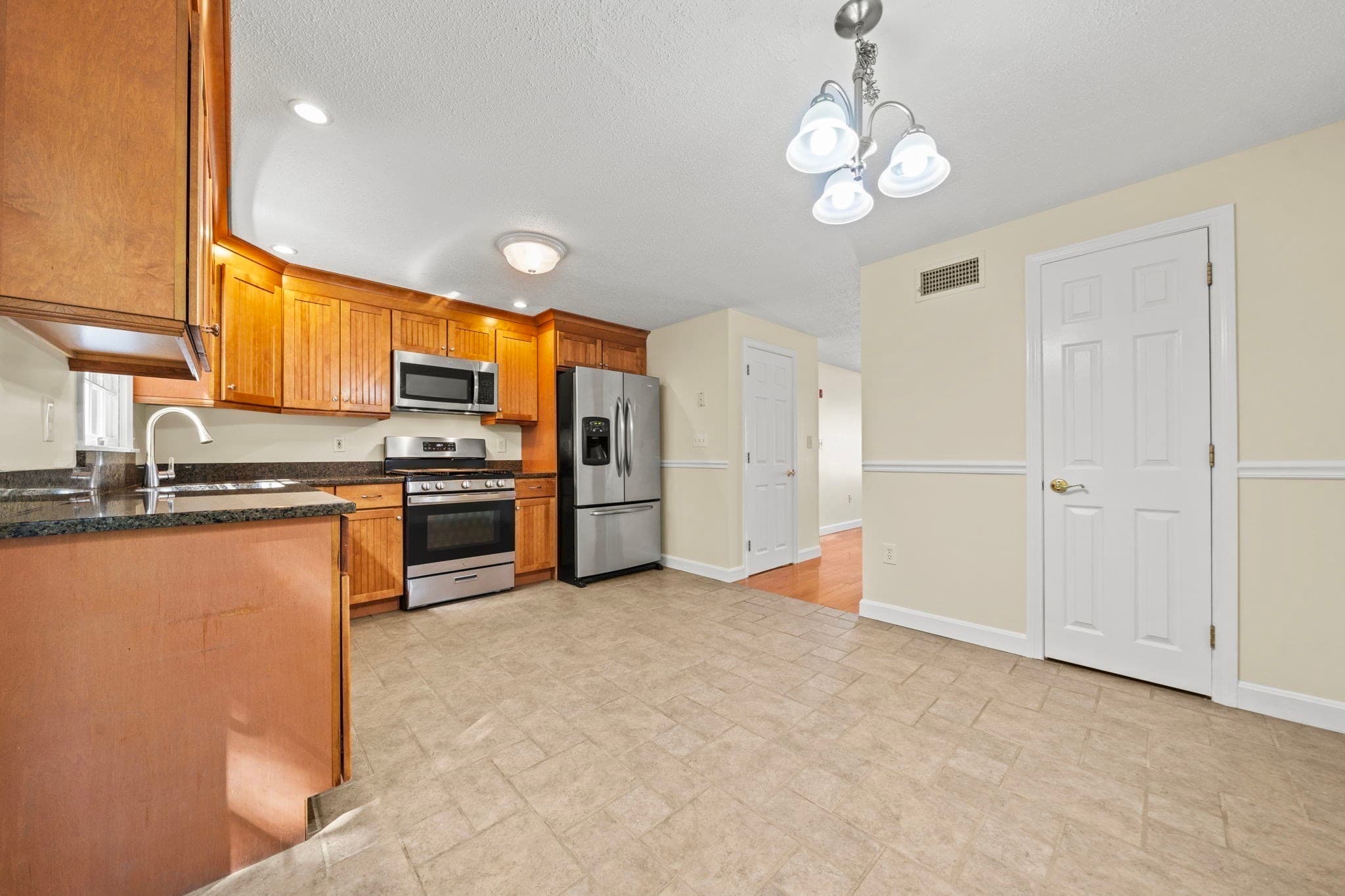Condominium at 10 Oliver # C, Haverhill MA 01832, Haverhill, photo 23 of 33