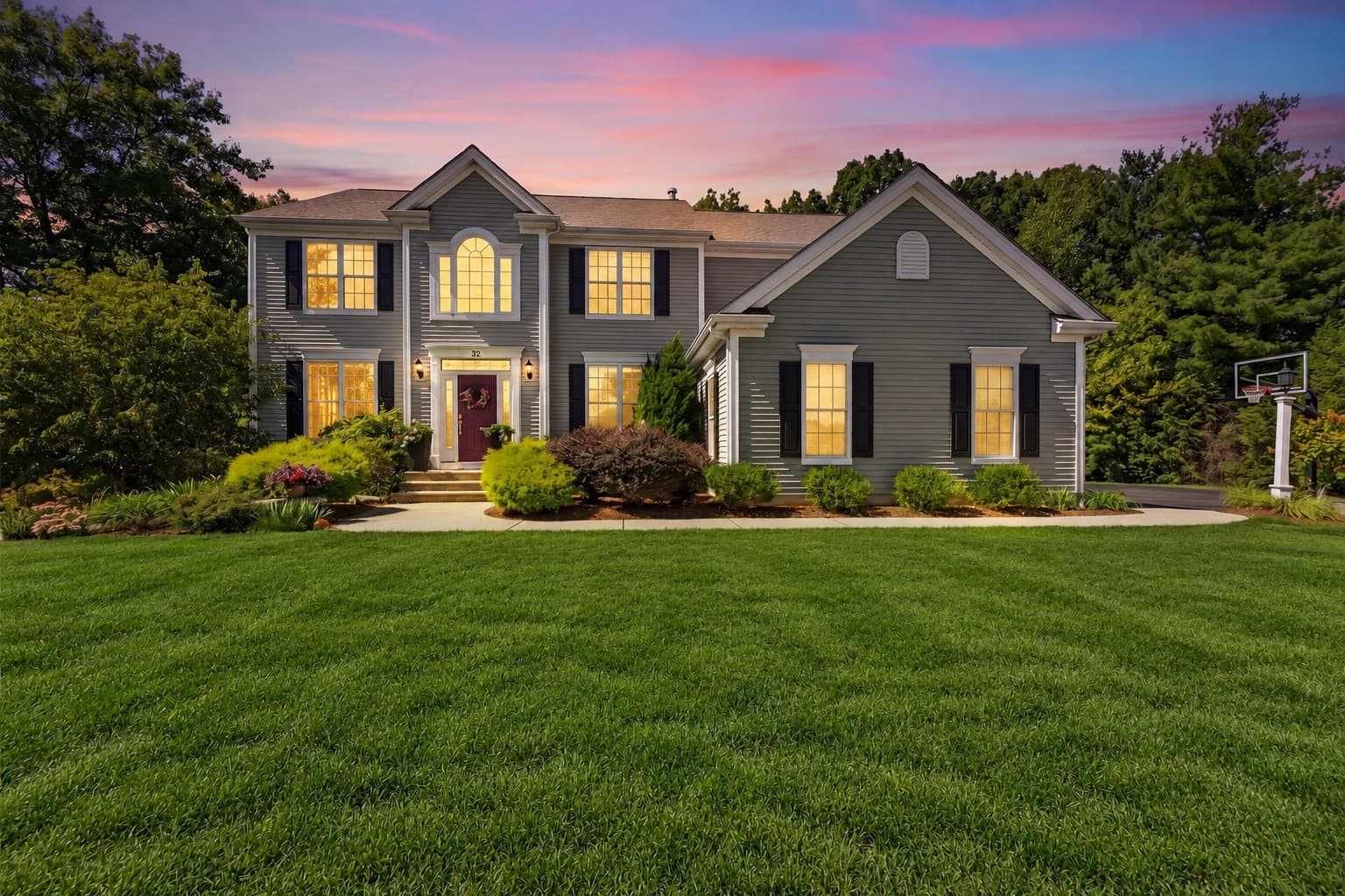 32 Howarth Dr, Upton MA 01568