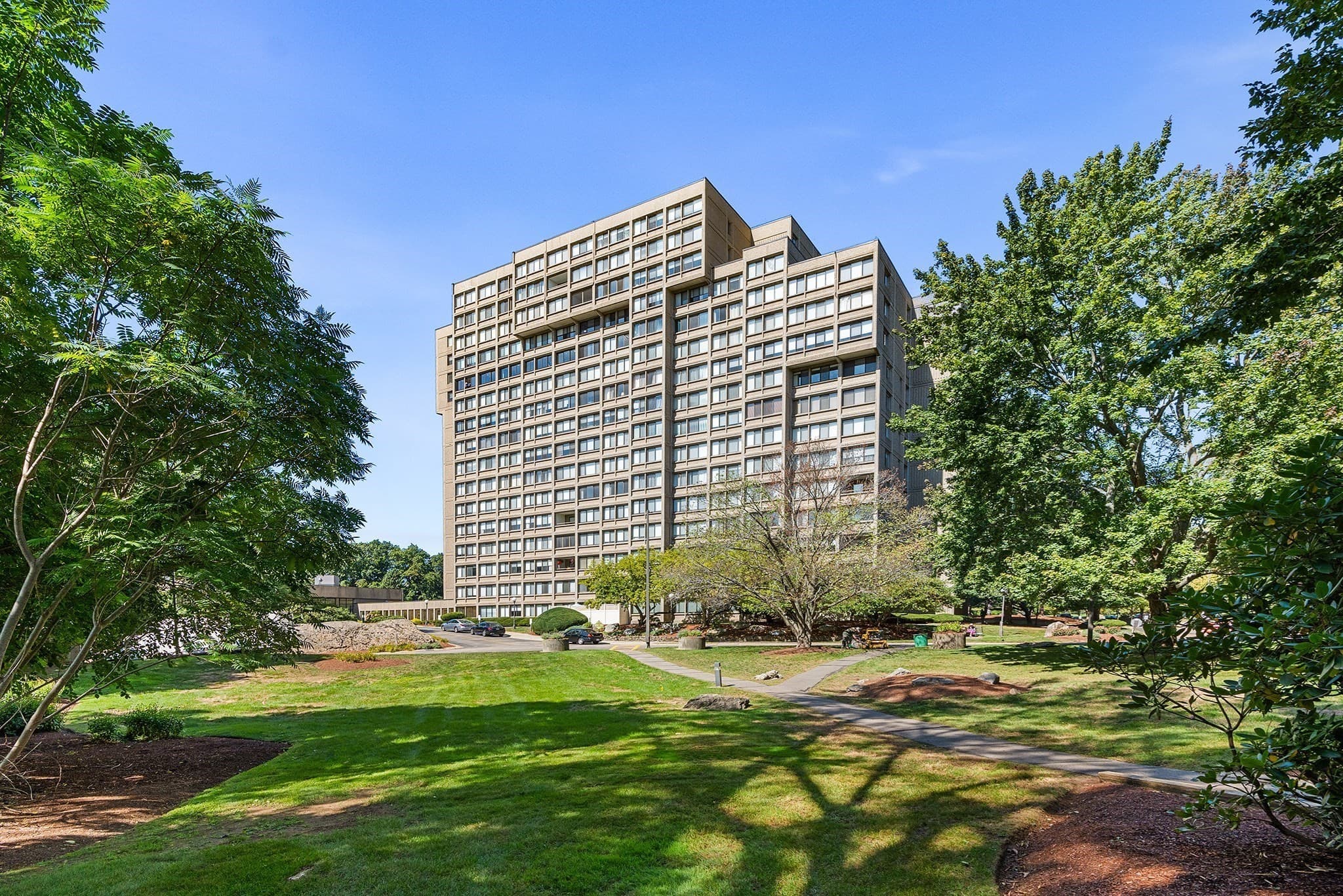 Condominium at 250 Hammond Pond Pkwy # 1006N, Newton MA 02467, Newton, photo 39 of 40