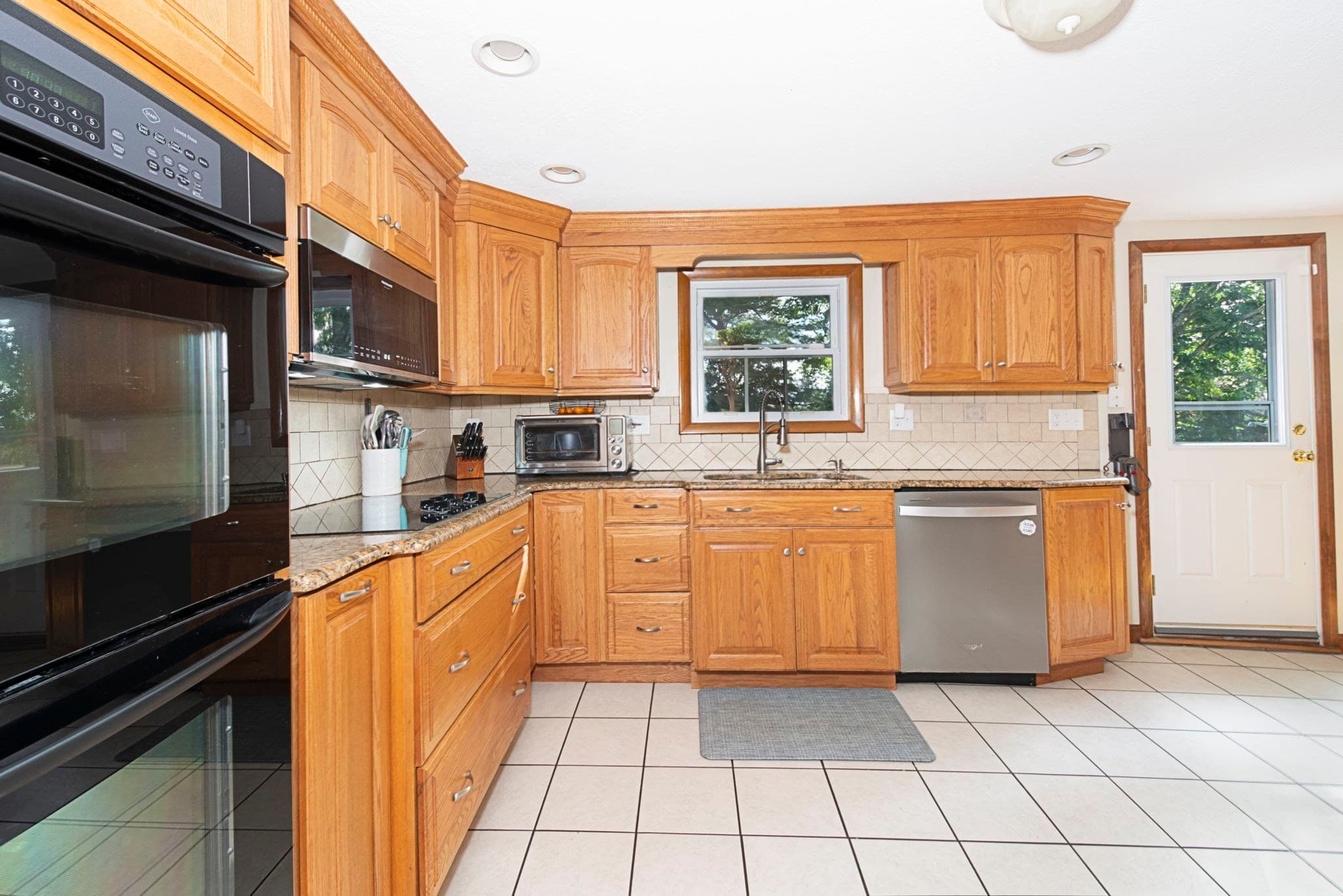 Single Family Residence at 4 Carter Rd, Worcester MA 01609, Worcester, photo 9 of 36