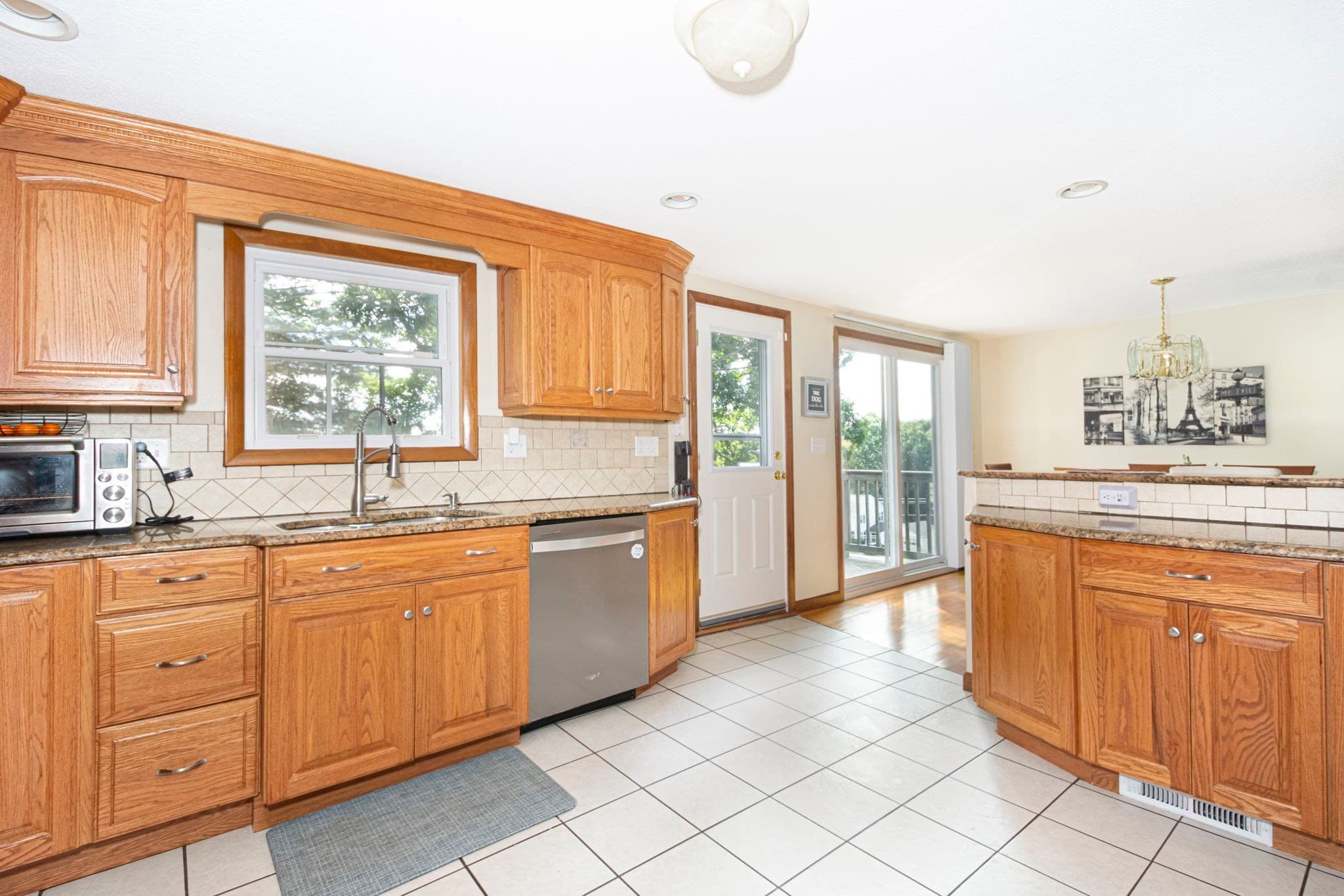 Single Family Residence at 4 Carter Rd, Worcester MA 01609, Worcester, photo 10 of 36