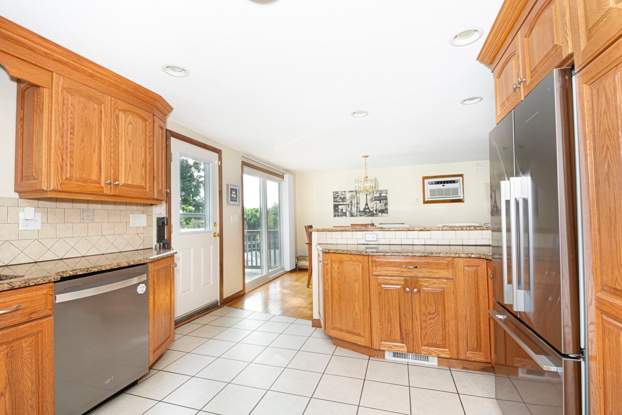 Single Family Residence at 4 Carter Rd, Worcester MA 01609, Worcester, photo 11 of 36