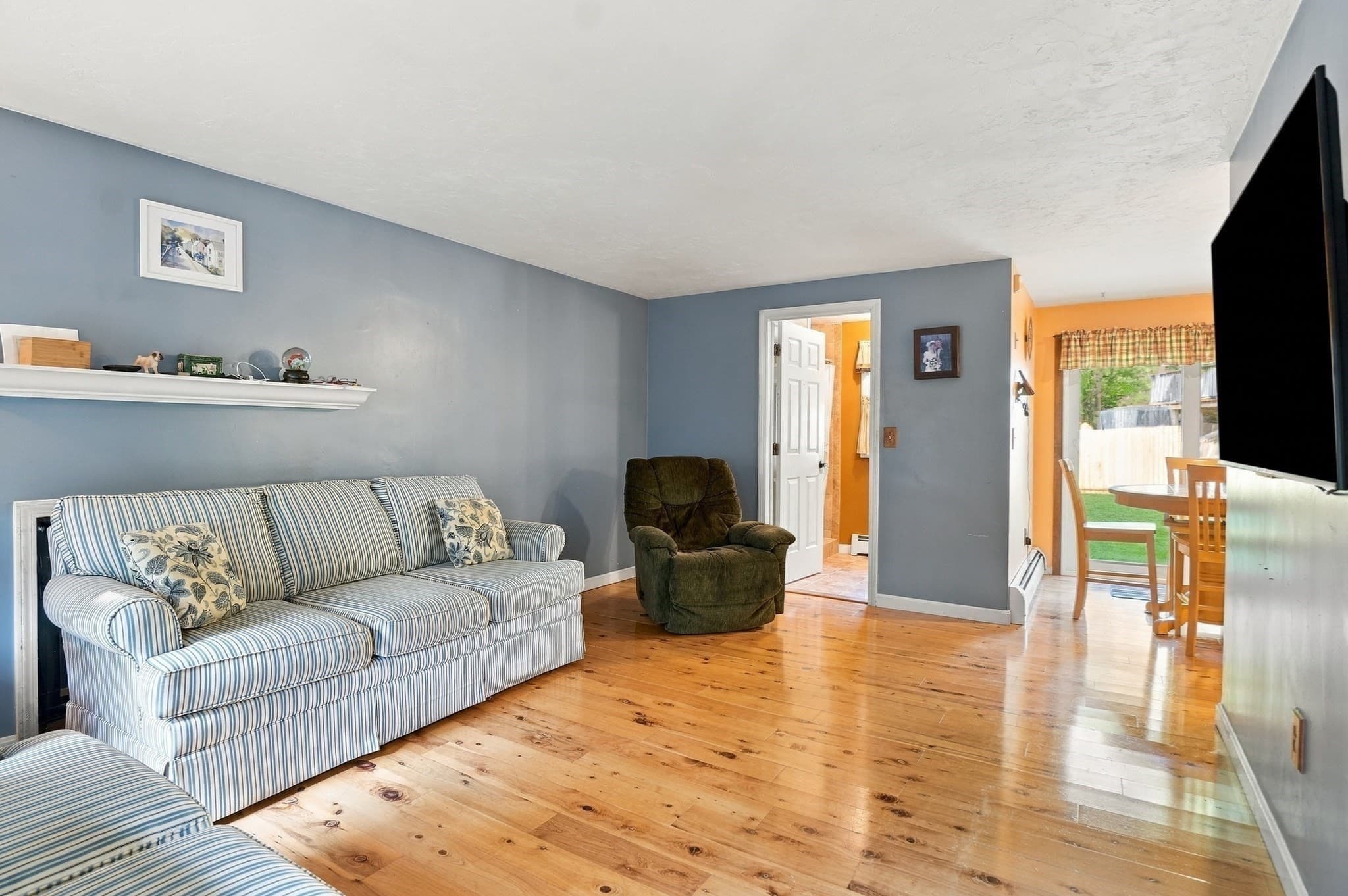 Single Family Residence at 10 Flaxfield Road, Dudley MA 01571, Dudley, photo 5 of 42